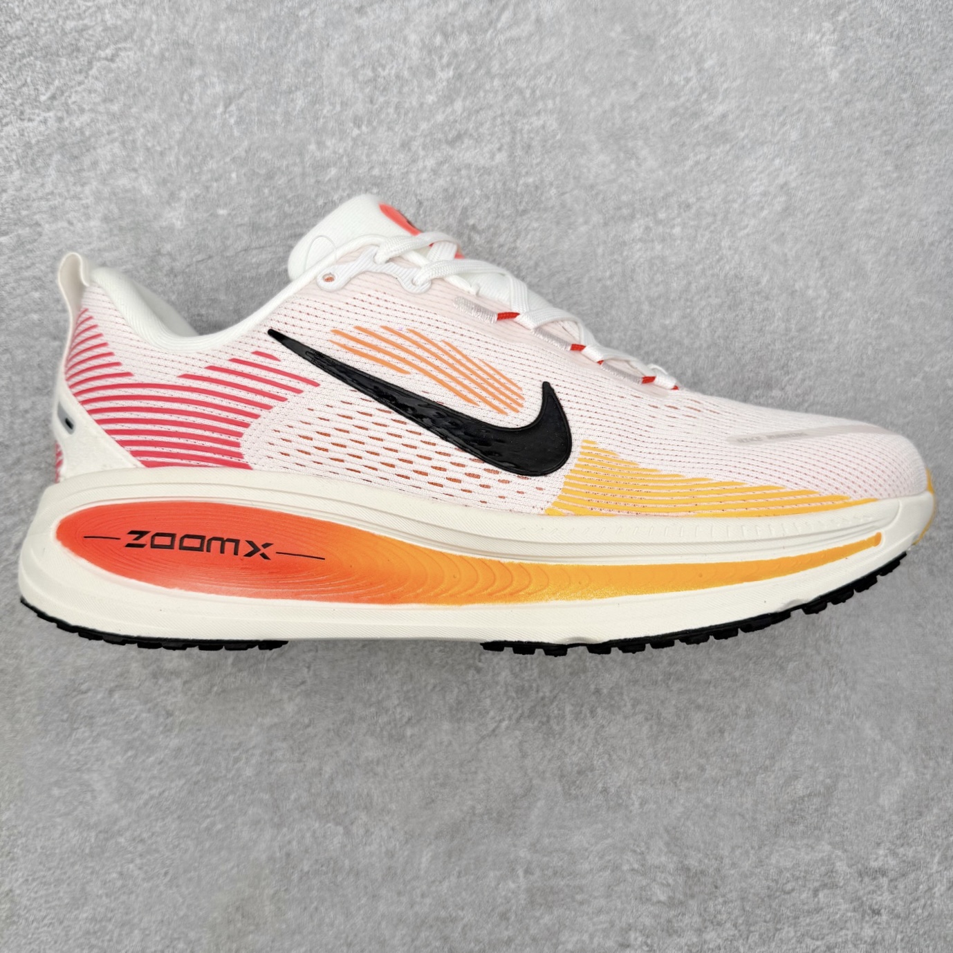 ＃福利特价‼️NK Air Zoom Vomero 18 轻便舒适公路跑步鞋 质感柔软 弹力充沛 助力一