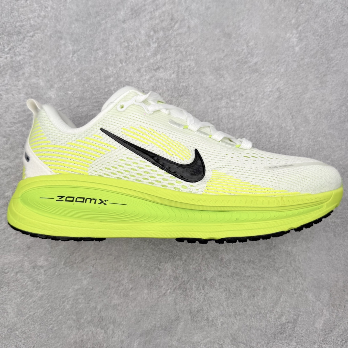 ＃福利特价‼️NK Air Zoom Vomero 18 轻便舒适公路跑步鞋 质感柔软 弹力充沛 助力一