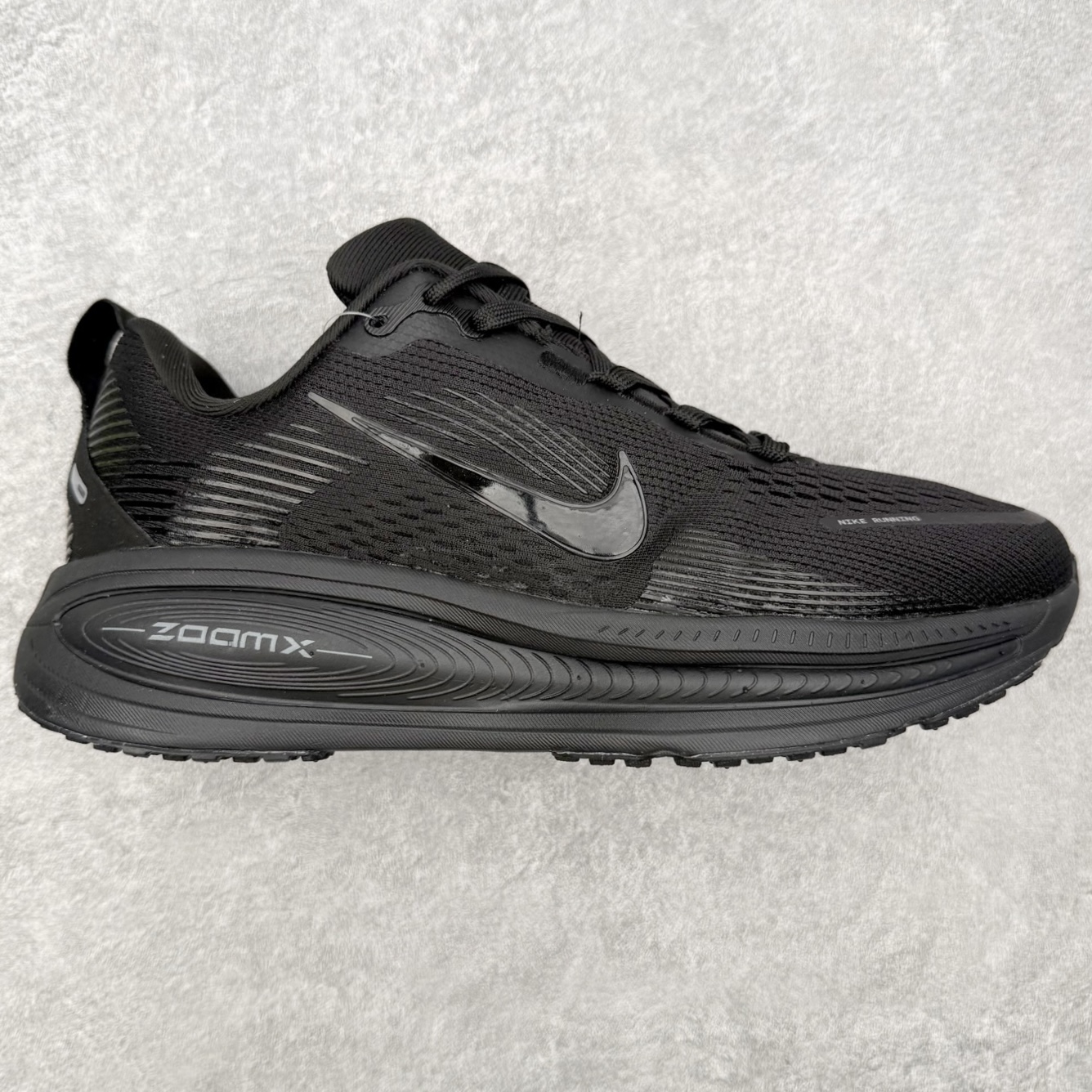＃福利特价‼️NK Air Zoom Vomero 18 轻便舒适公路跑步鞋 质感柔软 弹力充沛 助力一
