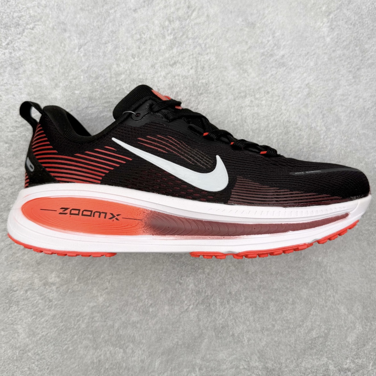 ＃福利特价‼️NK Air Zoom Vomero 18 轻便舒适公路跑步鞋 质感柔软 弹力充沛 助力一