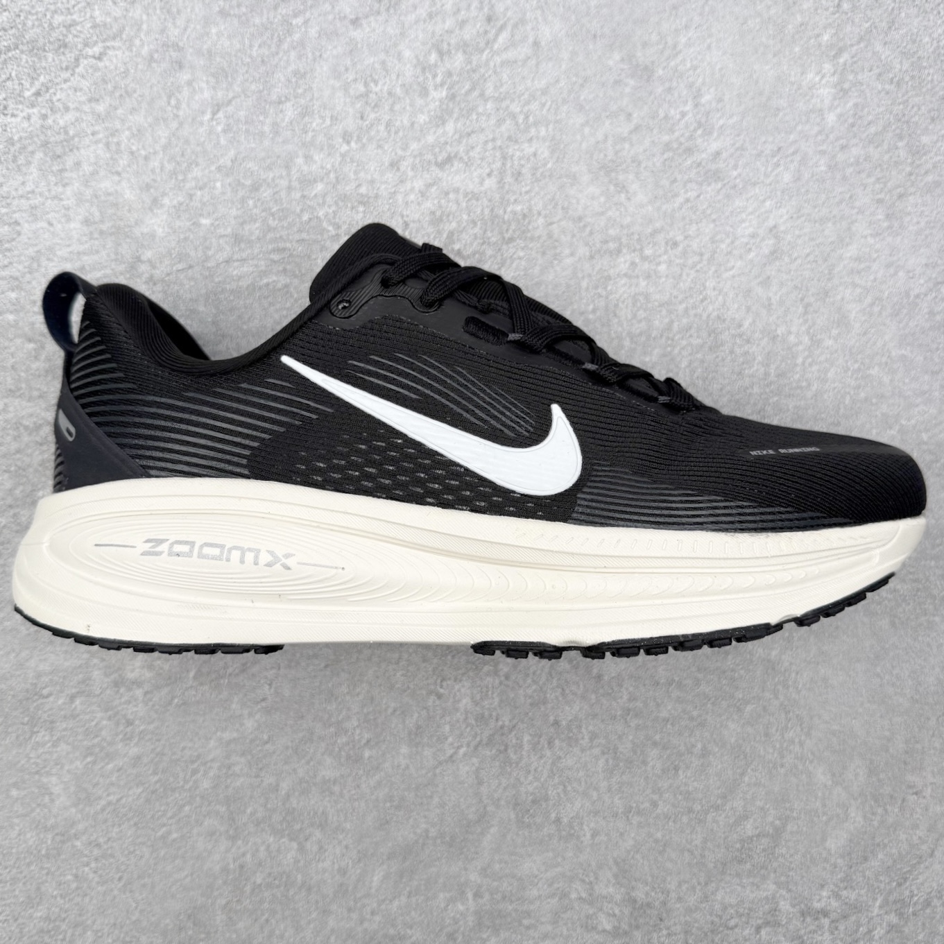 ＃福利特价‼️NK Air Zoom Vomero 18 轻便舒适公路跑步鞋 质感柔软 弹力充沛 助力一