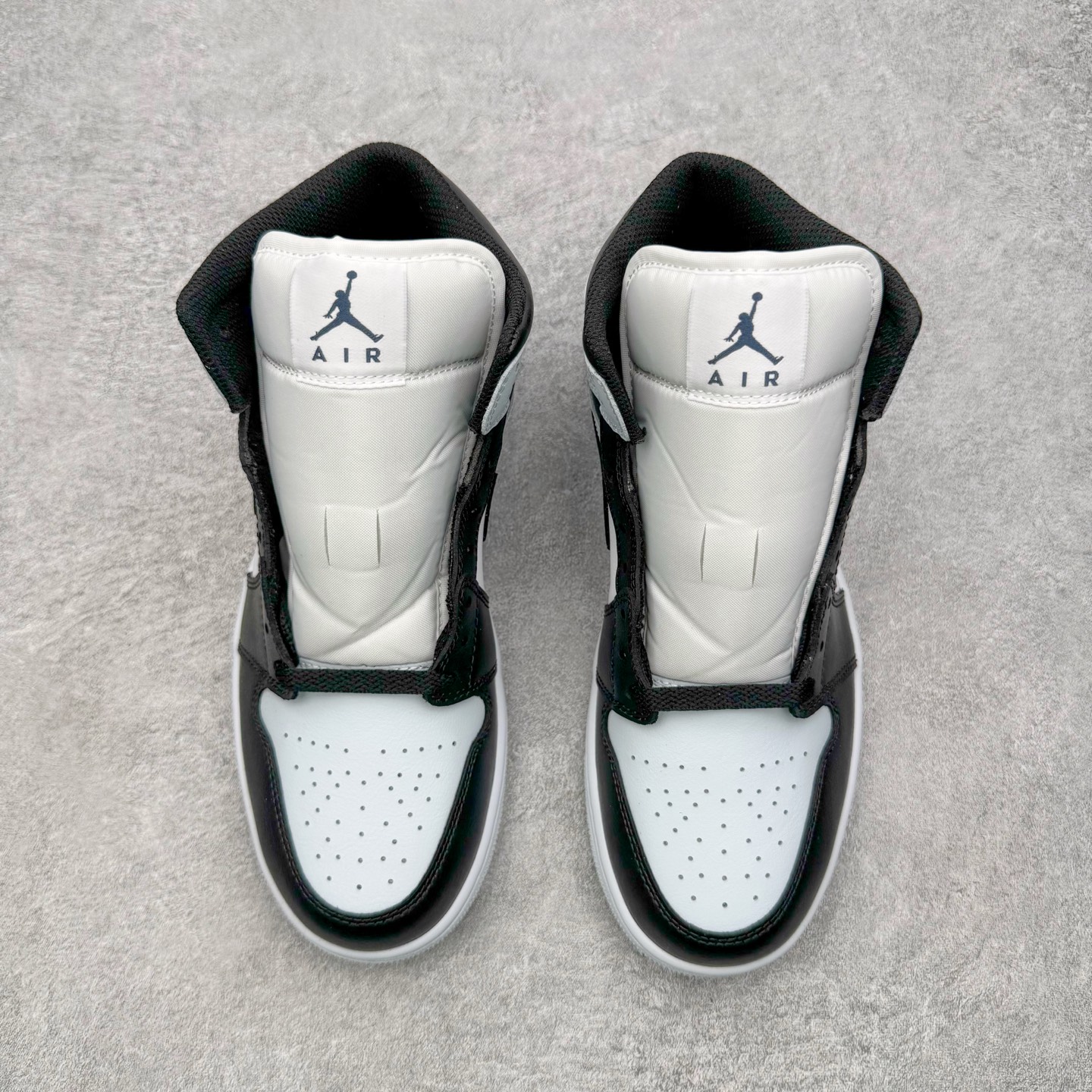 # 纯原 Air Jordan AJ1 Mid 中帮 黑白蓝DQ8426-002 终端优势供应 市面中低 # 纯原 Air Jordan AJ1 Mid 中帮 黑白蓝DQ8426-002 终端优势供应 市面中低