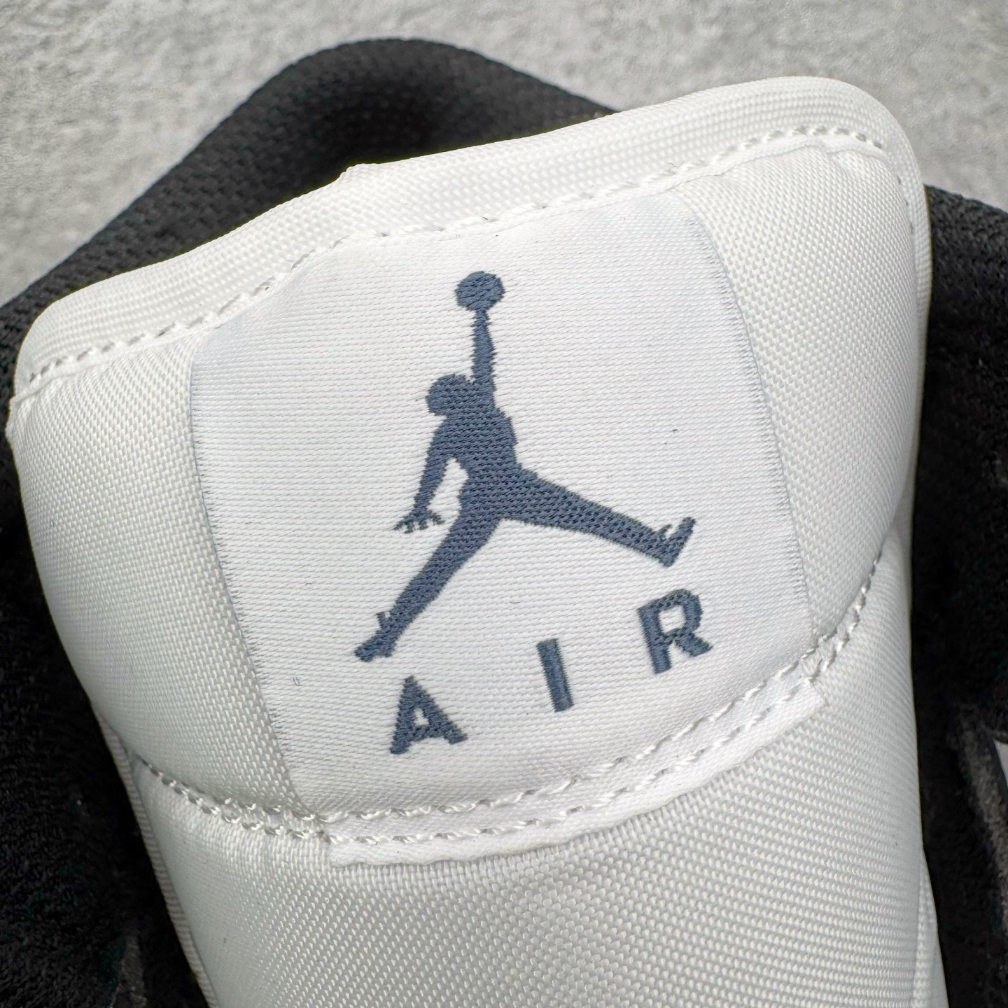 # 纯原 Air Jordan AJ1 Mid 中帮 黑白蓝DQ8426-002 终端优势供应 市面中低 # 纯原 Air Jordan AJ1 Mid 中帮 黑白蓝DQ8426-002 终端优势供应 市面中低