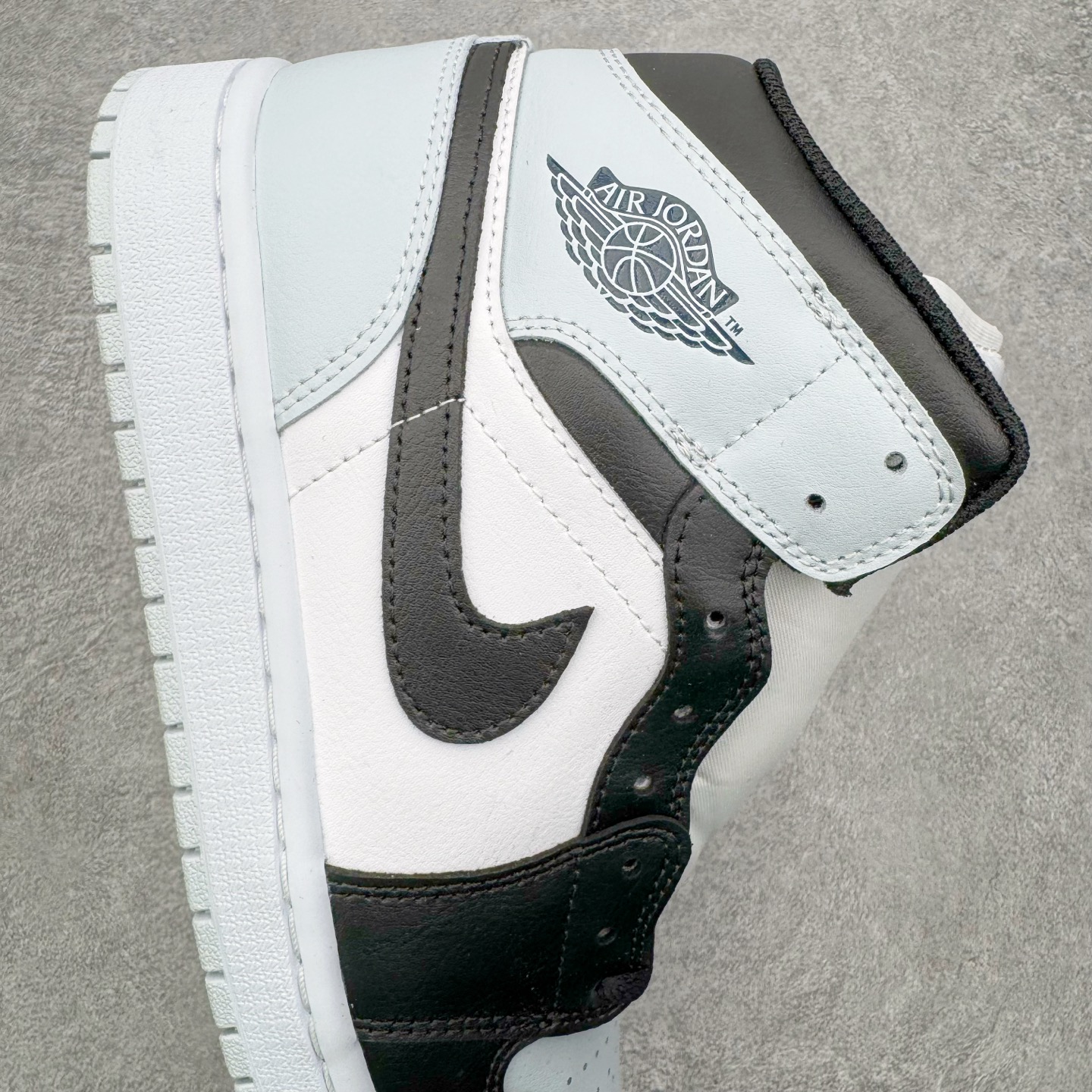 # 纯原 Air Jordan AJ1 Mid 中帮 黑白蓝DQ8426-002 终端优势供应 市面中低 # 纯原 Air Jordan AJ1 Mid 中帮 黑白蓝DQ8426-002 终端优势供应 市面中低