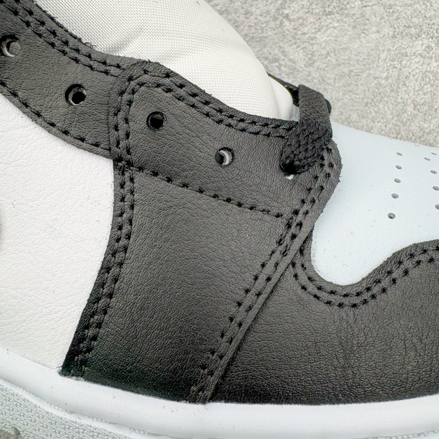 # 纯原 Air Jordan AJ1 Mid 中帮 黑白蓝DQ8426-002 终端优势供应 市面中低 # 纯原 Air Jordan AJ1 Mid 中帮 黑白蓝DQ8426-002 终端优势供应 市面中低