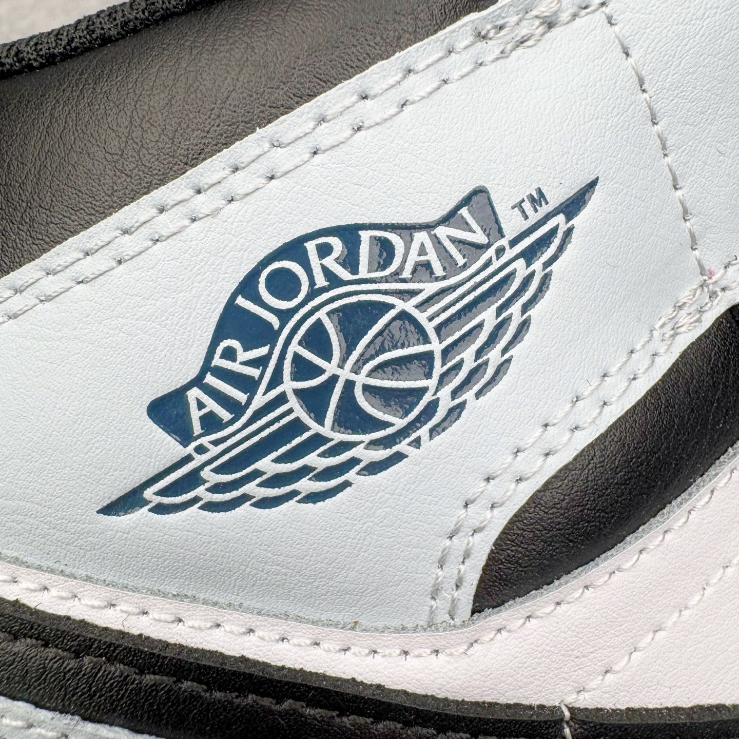 # 纯原 Air Jordan AJ1 Mid 中帮 黑白蓝DQ8426-002 终端优势供应 市面中低 # 纯原 Air Jordan AJ1 Mid 中帮 黑白蓝DQ8426-002 终端优势供应 市面中低