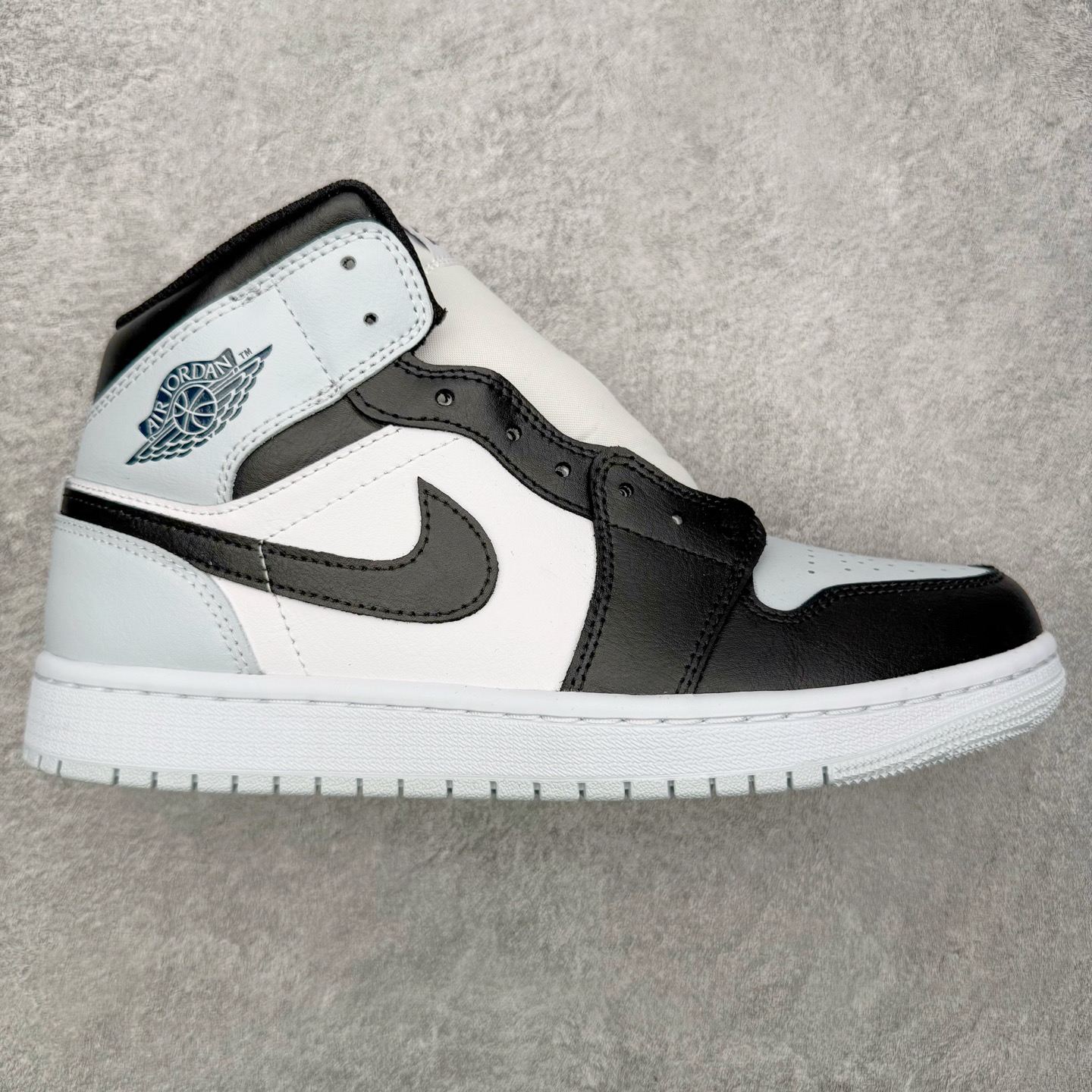 ＃ 纯原 Air Jordan AJ1 Mid 中帮 黑白蓝DQ8426-002 终端优势供应 市面中低