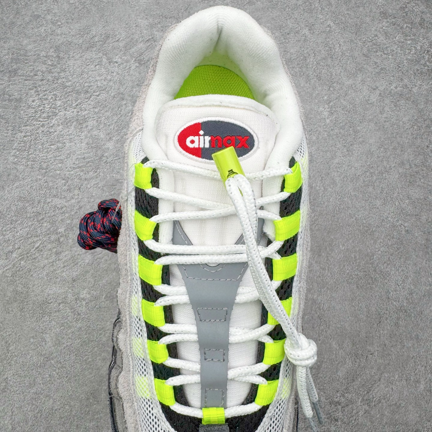 ＃KZ神版 UNDEFEATED x NK Air Max 95 SP 纽约限定 联名灰绿 IB4523