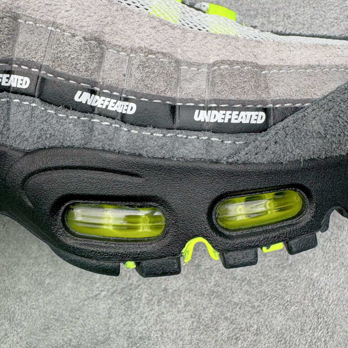 ＃KZ神版 UNDEFEATED x NK Air Max 95 SP 纽约限定 联名灰绿 IB4523