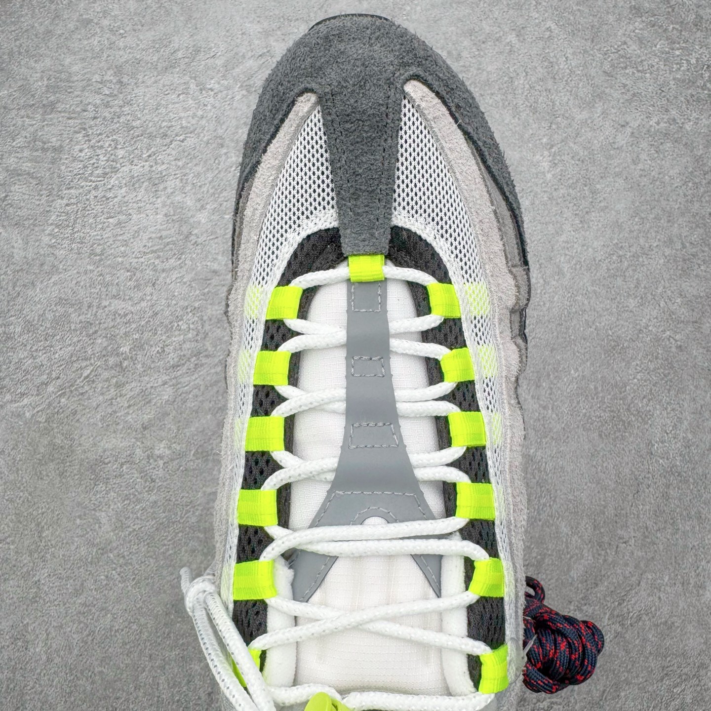 ＃KZ神版 UNDEFEATED x NK Air Max 95 SP 纽约限定 联名灰绿 IB4523