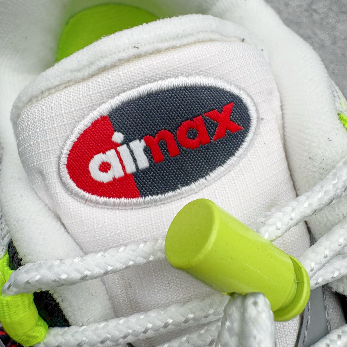 ＃KZ神版 UNDEFEATED x NK Air Max 95 SP 纽约限定 联名灰绿 IB4523