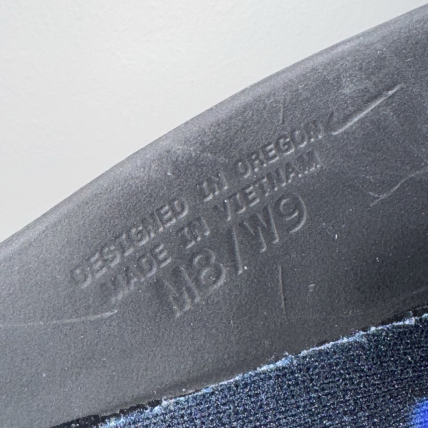 图片[11]-＃GD莞产 Fragment Design x NK Mind 001 藤原浩联名舒适贴合科技风无特殊功能包头按摩拖鞋 IQ8502-001 Mind 001 从神经科学中汲取灵感，打造出一款不仅外观独特，更能为穿着者带来别样感知体验的球鞋，此次新作将继续延续此核心方向。历时十年打磨的 Mind 系列，承载着 Nike 对未来鞋款的愿景呈现。系列中的每双鞋，外底均由 22 个独立泡沫结节构成，旨在模拟赤足般的体验。这些结节通过与足底感官感受器的相互作用，从而促进人体的自然步态。实拍调校N版已经零色差零失真 百分百还原实物色彩所见即所得 不存在货不对板色差等低级问题 选购参考实物拍摄 不混卖不参货 只用心做好货严格选品 承诺混一赔十 每天稳定供应 原厂高密度三明治 冲孔工整无多余线头 前后组合模块 22块独立按摩单元 按摩单元无任何毛边 尺码同步官方 偏小两码 尺码：36 37.5 38.5 40 41 42.5 44 45 46 47.5 48.5 49.5 50.5-选品中心