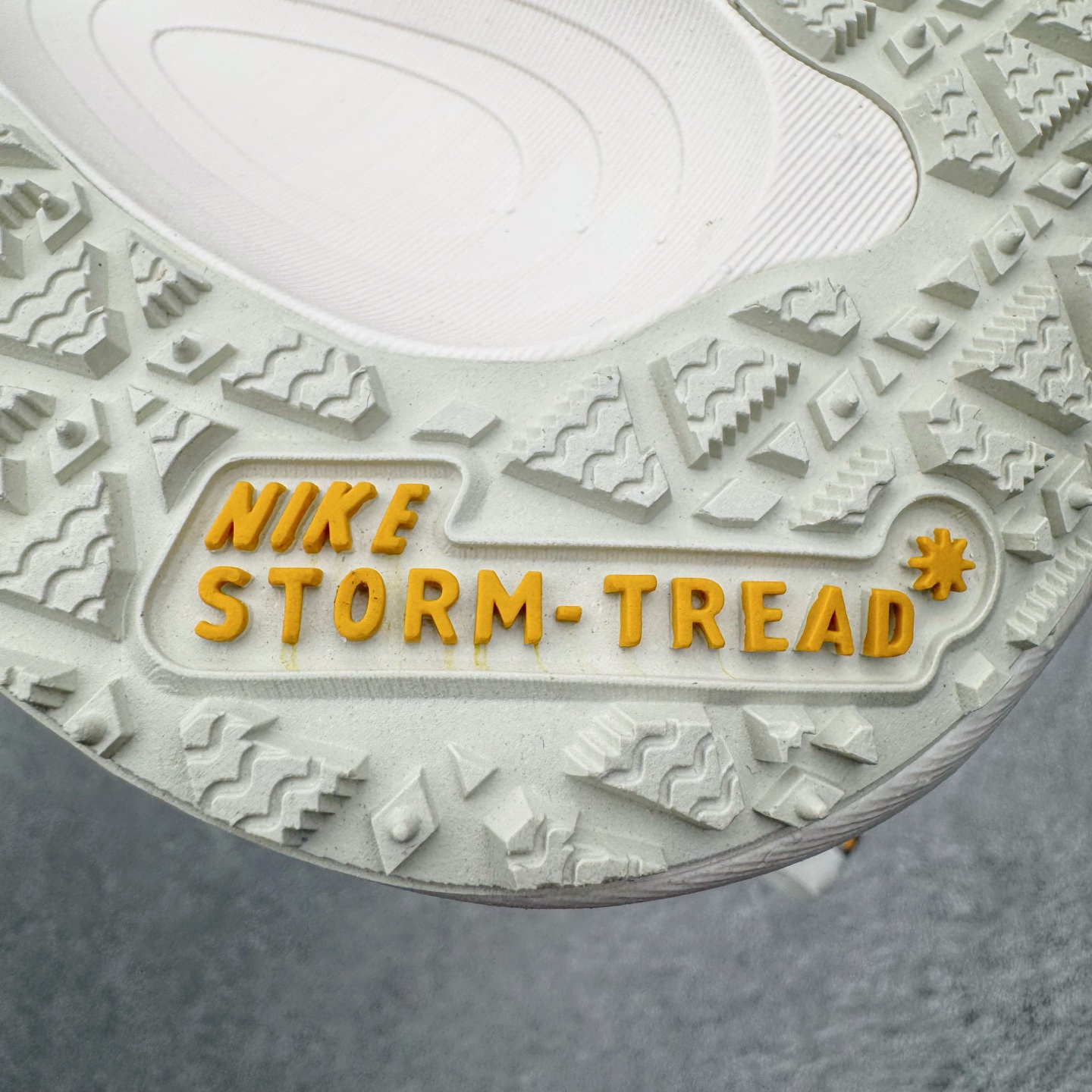 ＃QD纯原 Nike Air Zoom Vomero 18 GORE-TEX Pale Ivory Fo
