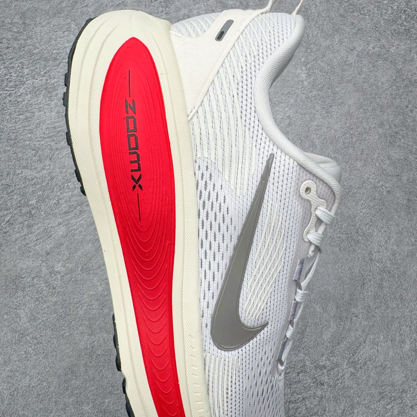 ＃QD纯原 Nike Air Zoom Vomero 18 Platinum Tint Siren Re