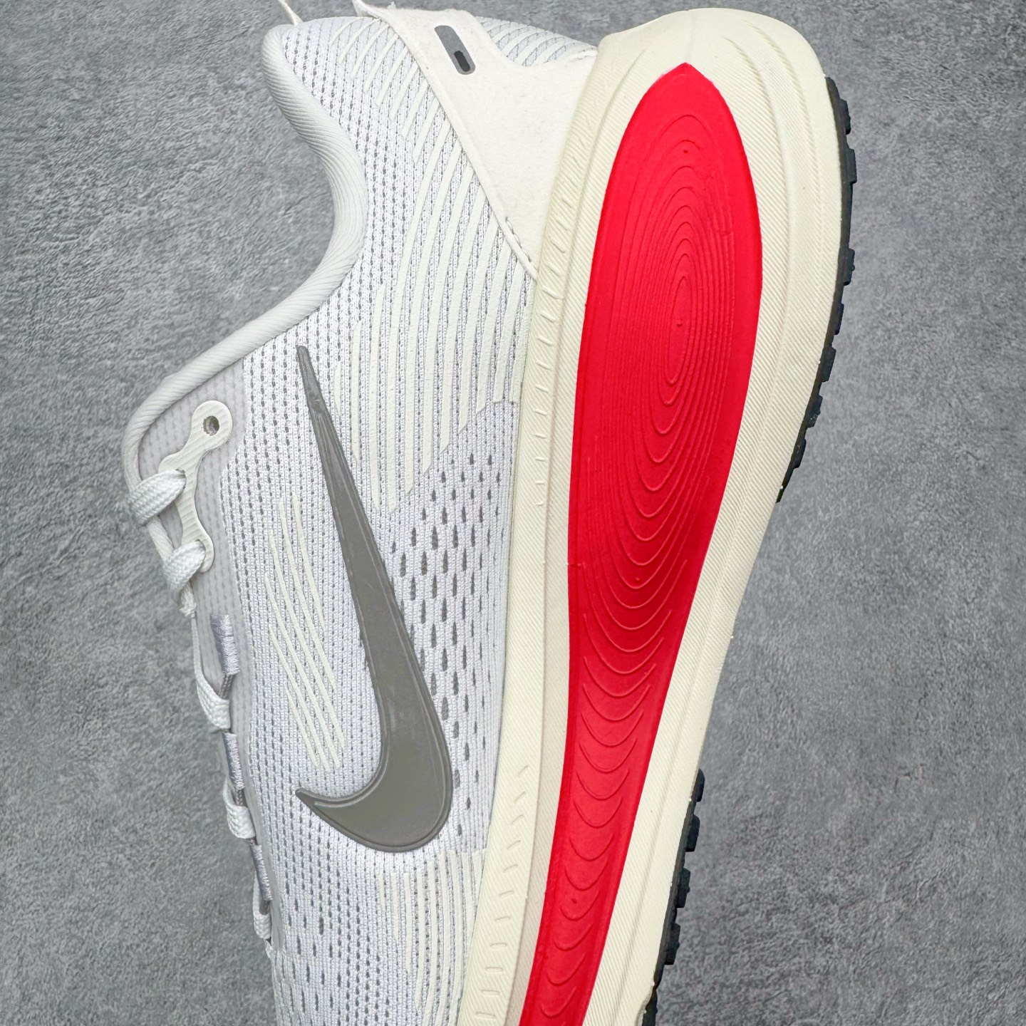 ＃QD纯原 Nike Air Zoom Vomero 18 Platinum Tint Siren Re