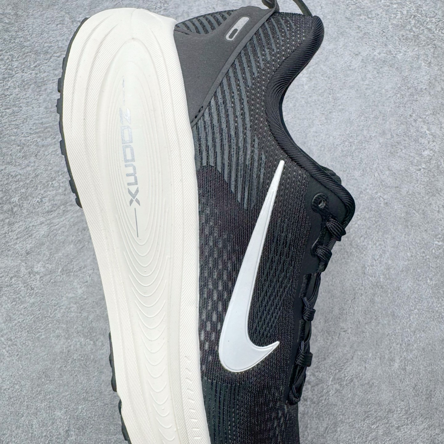 ＃QD纯原 Nike Air Zoom Vomero 18 Black Coconut Milk HM6