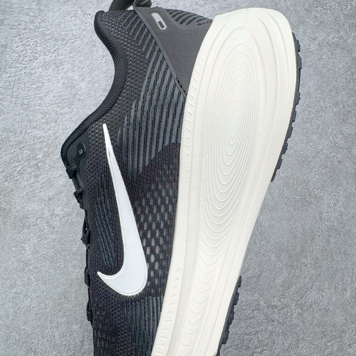 ＃QD纯原 Nike Air Zoom Vomero 18 Black Coconut Milk HM6
