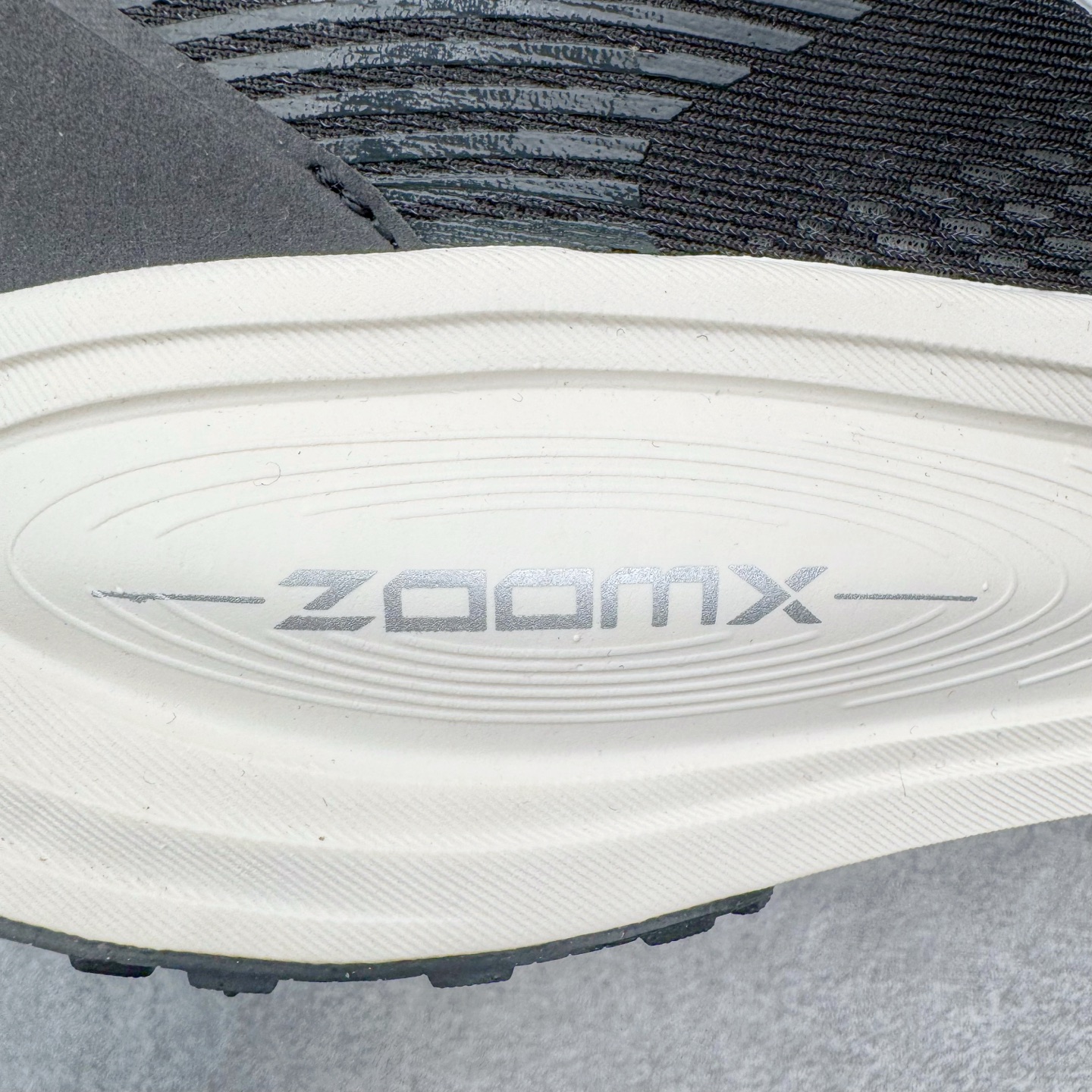 ＃QD纯原 Nike Air Zoom Vomero 18 Black Coconut Milk HM6