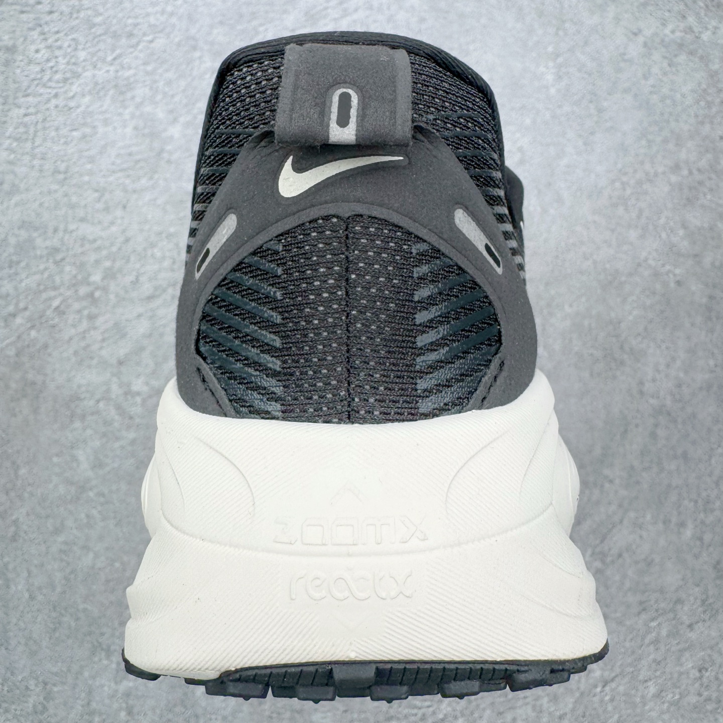 ＃QD纯原 Nike Air Zoom Vomero 18 Black Coconut Milk HM6