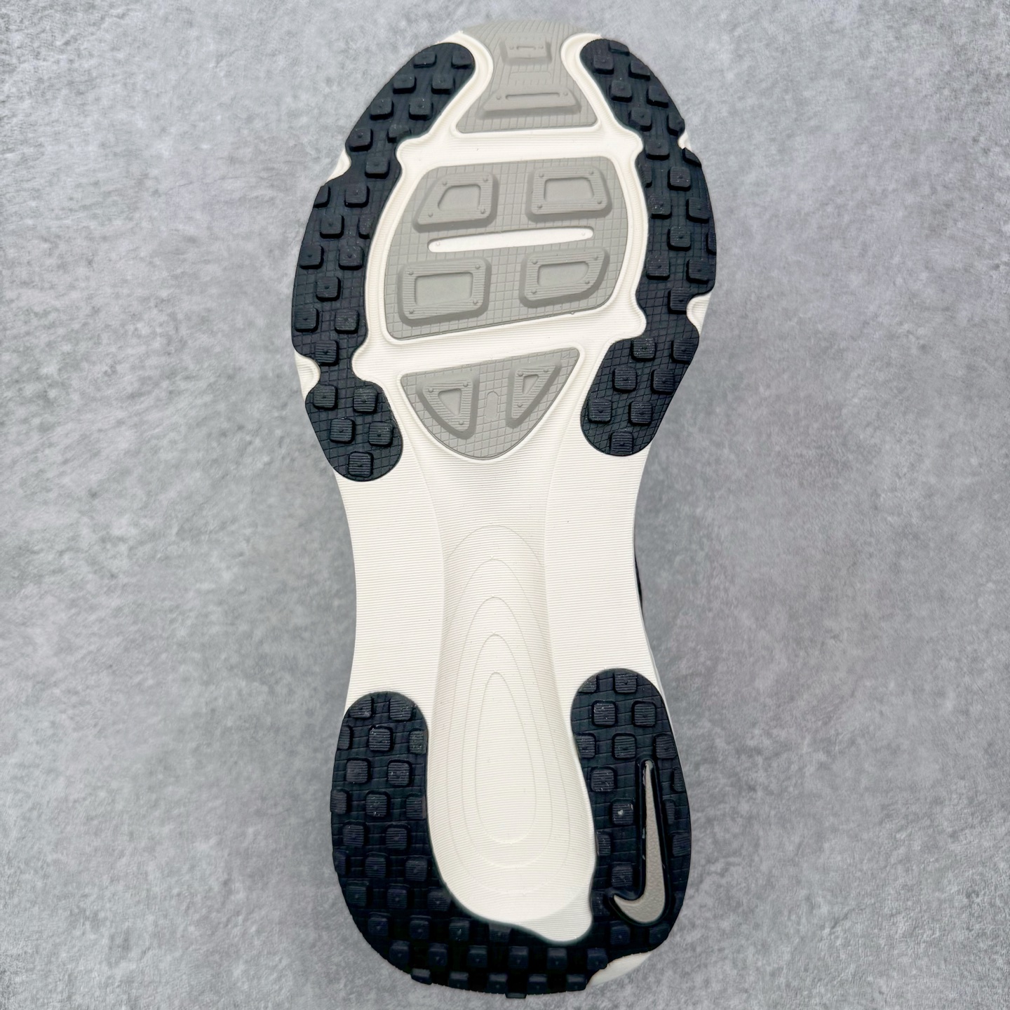 ＃QD纯原 Nike Air Zoom Vomero 18 Black Coconut Milk HM6