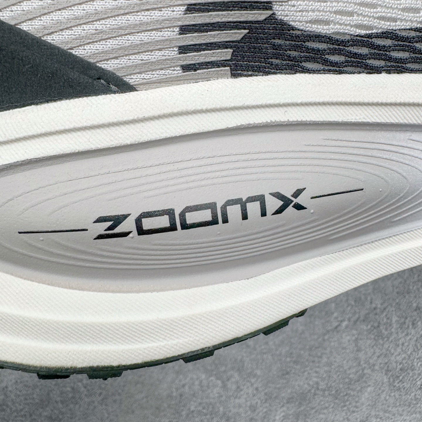 ＃QD纯原 Nike Air Zoom Vomero 18 Sail Black Metallic Si