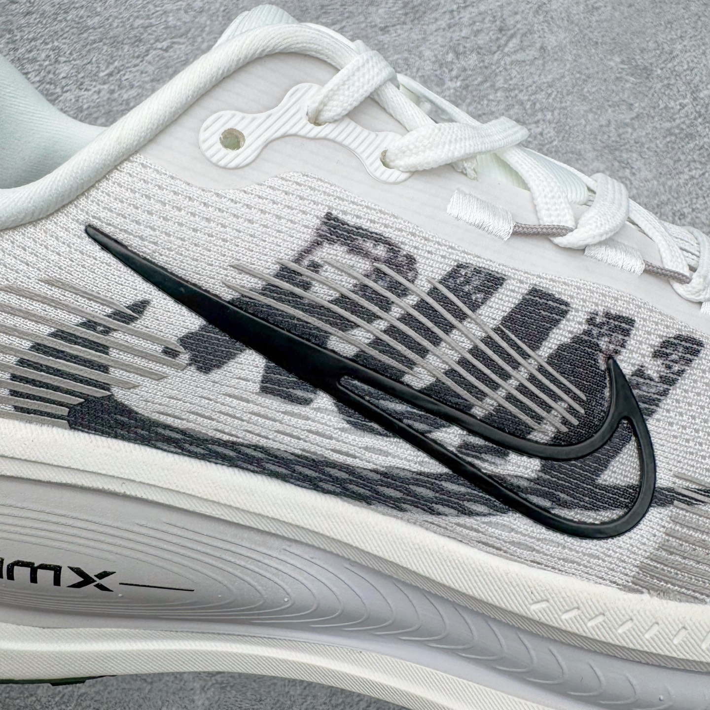 ＃QD纯原 Nike Air Zoom Vomero 18 Sail Black Metallic Si