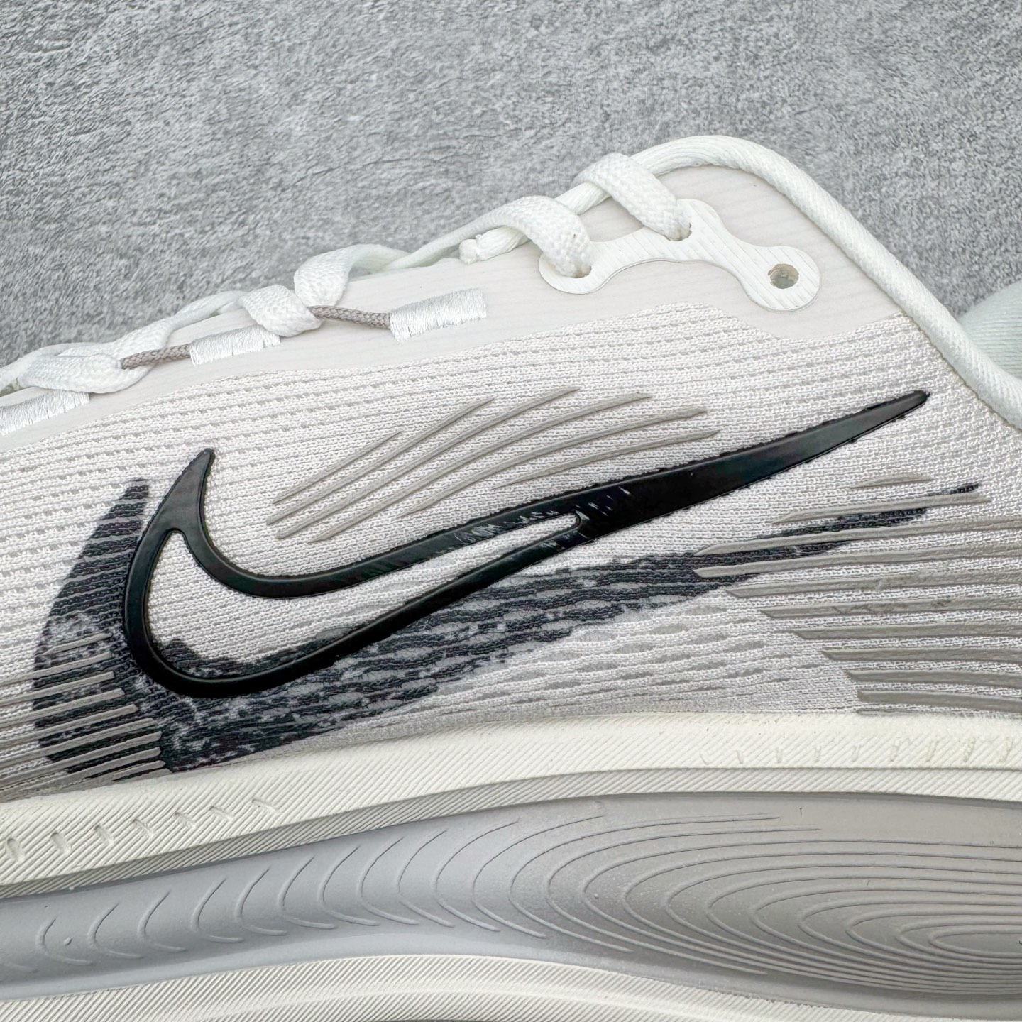＃QD纯原 Nike Air Zoom Vomero 18 Sail Black Metallic Si