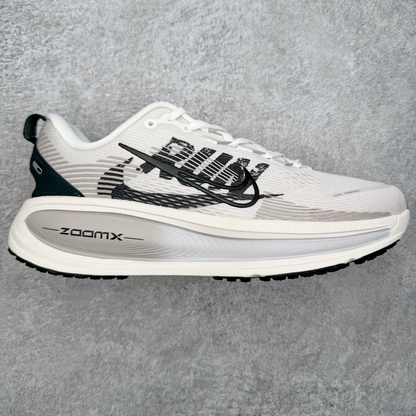 ＃QD纯原 Nike Air Zoom Vomero 18 Sail Black Metallic Si