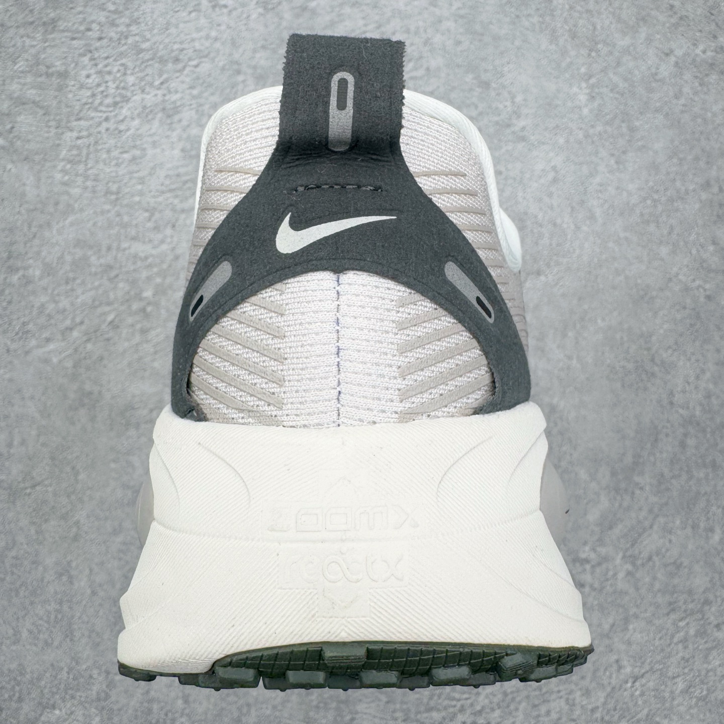 ＃QD纯原 Nike Air Zoom Vomero 18 Sail Black Metallic Si