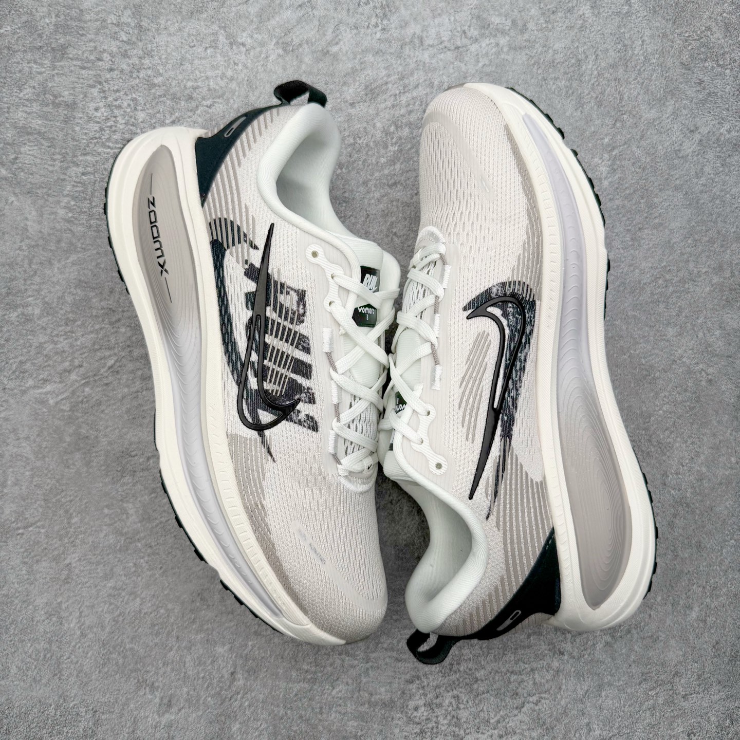 ＃QD纯原 Nike Air Zoom Vomero 18 Sail Black Metallic Si