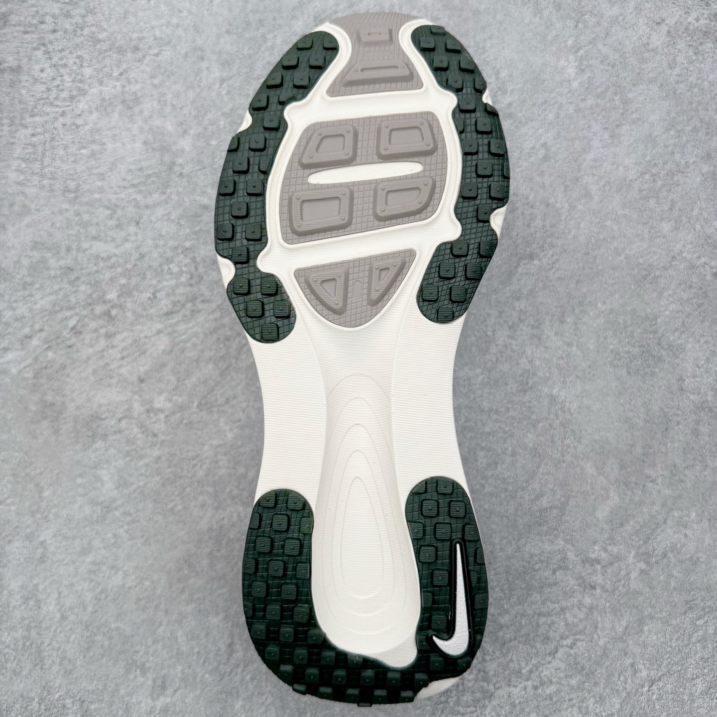＃QD纯原 Nike Air Zoom Vomero 18 Sail Black Metallic Si