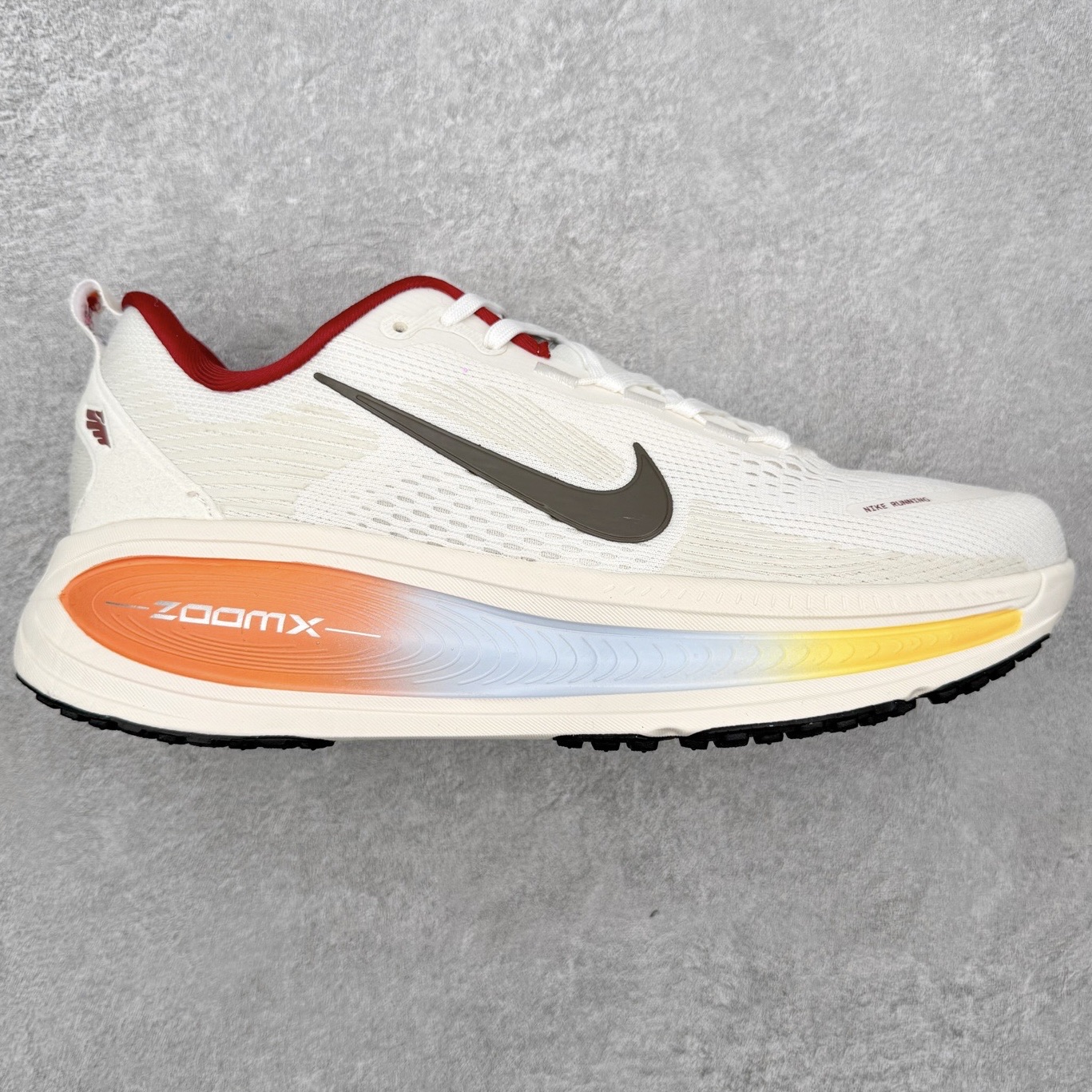 ＃QD纯原 Nike Air Zoom Vomero 18 Sail Bright Crimson La