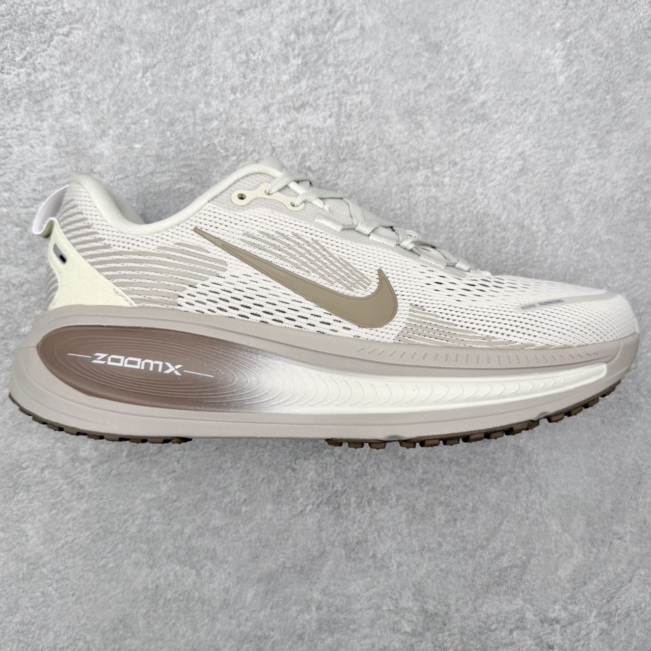 ＃QD纯原 Nike Air Zoom Vomero 18 Light Bone Phantom HM6