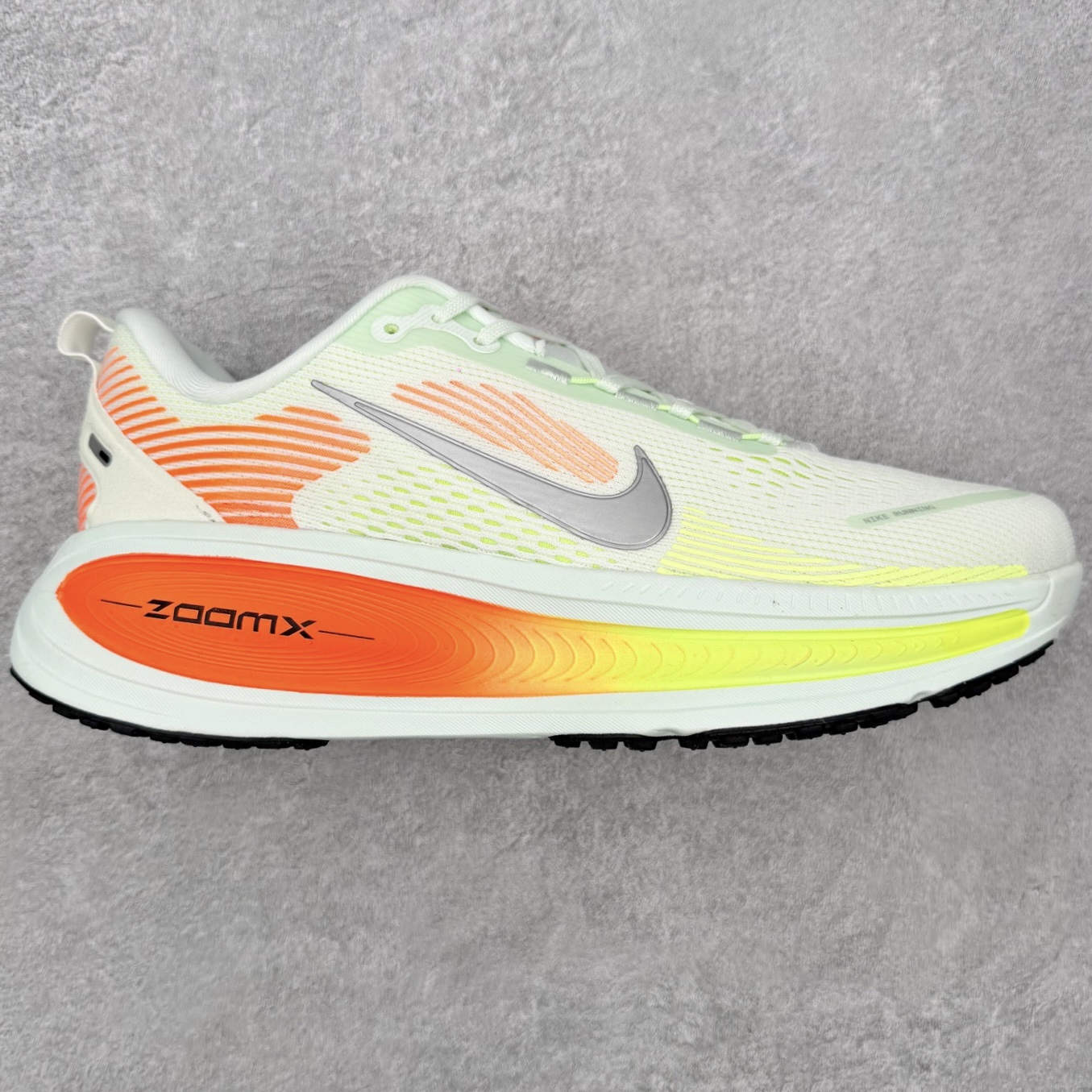 ＃QD纯原 Nike Air Zoom Vomero 18 Barely Green Hyper Cri