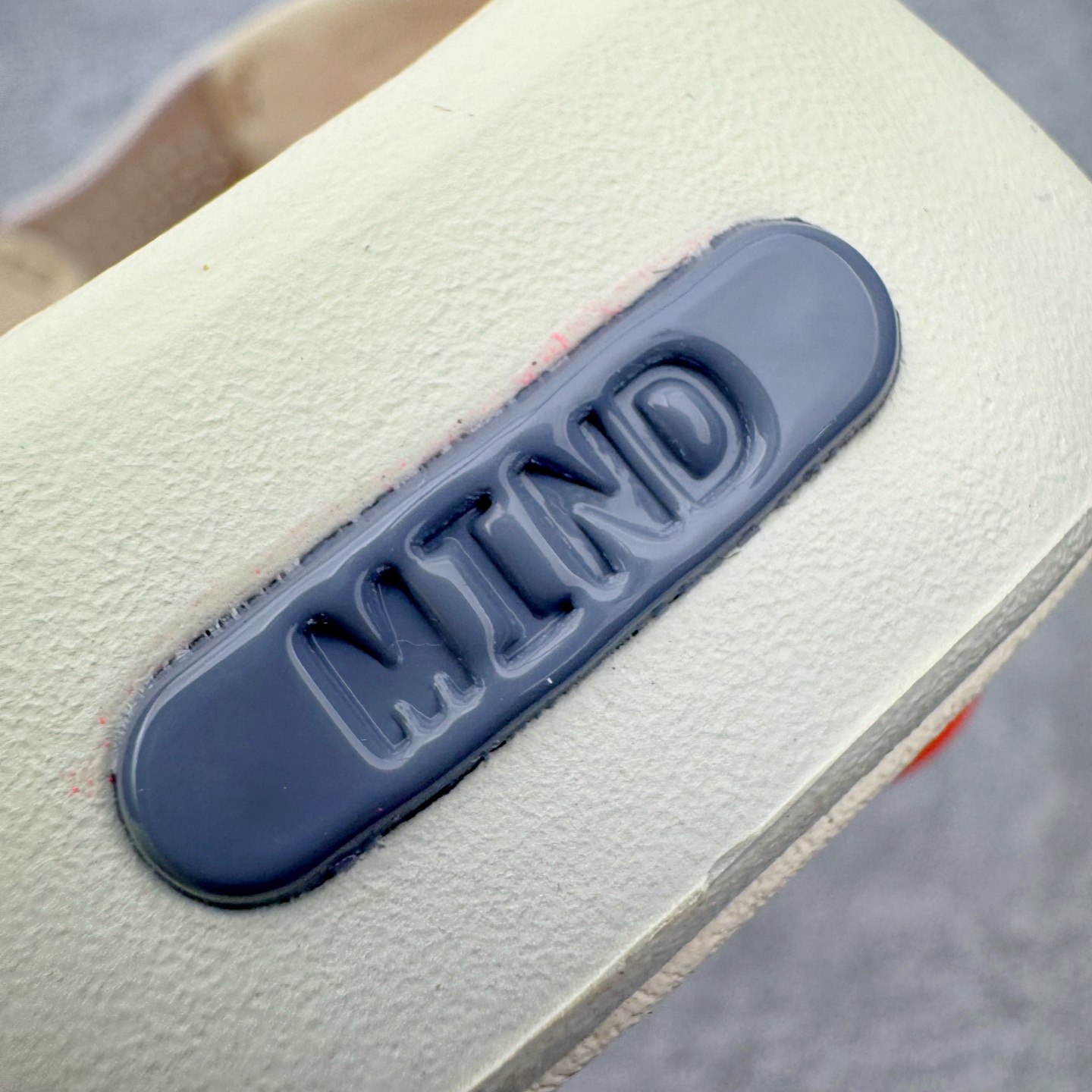＃ 莞产 NK Mind 001 舒适贴合科技风无特殊功能包头按摩拖鞋 白色 HQ4307-100 每天