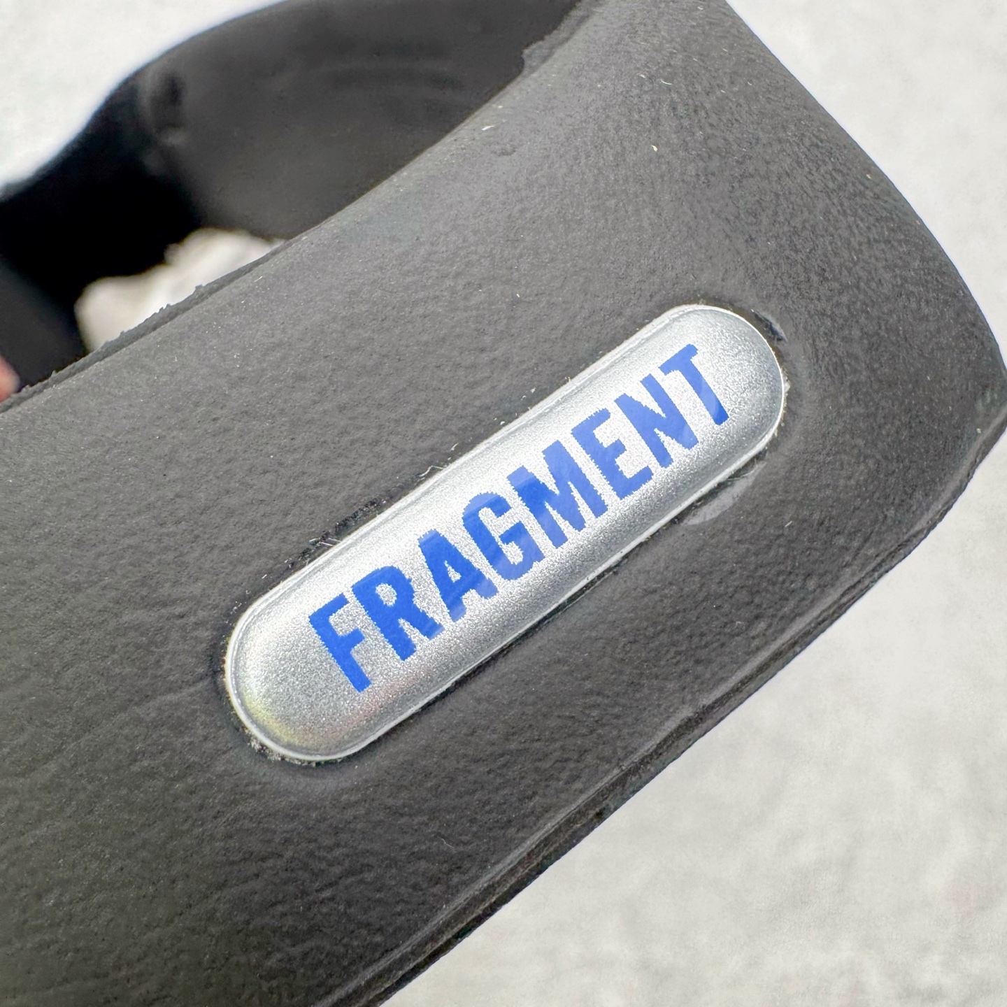 图片[12]-＃GD莞产 Fragment Design x NK Mind 001 藤原浩联名舒适贴合科技风无特殊功能包头按摩拖鞋 IQ8502-001 Mind 001 从神经科学中汲取灵感，打造出一款不仅外观独特，更能为穿着者带来别样感知体验的球鞋，此次新作将继续延续此核心方向。历时十年打磨的 Mind 系列，承载着 Nike 对未来鞋款的愿景呈现。系列中的每双鞋，外底均由 22 个独立泡沫结节构成，旨在模拟赤足般的体验。这些结节通过与足底感官感受器的相互作用，从而促进人体的自然步态。实拍调校N版已经零色差零失真 百分百还原实物色彩所见即所得 不存在货不对板色差等低级问题 选购参考实物拍摄 不混卖不参货 只用心做好货严格选品 承诺混一赔十 每天稳定供应 原厂高密度三明治 冲孔工整无多余线头 前后组合模块 22块独立按摩单元 按摩单元无任何毛边 尺码同步官方 偏小两码 尺码：36 37.5 38.5 40 41 42.5 44 45 46 47.5 48.5 49.5 50.5-选品中心
