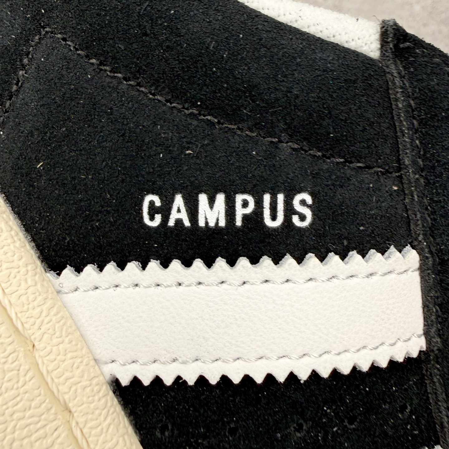 AD Originals Campus 00s 学院系列面包风经典复古低帮百搭休闲运动板鞋 HQ8708