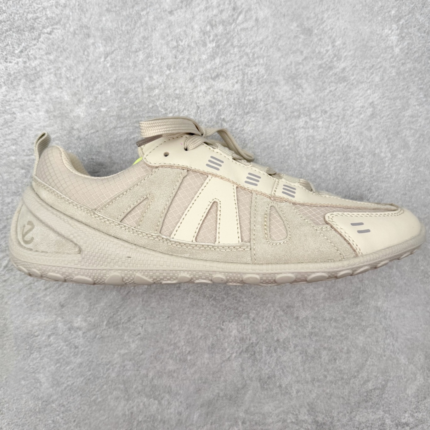 ecco爱步 BIOM LITE W 25秋舒适百搭时尚气质低帮生活休闲鞋 ECCO以三大核心特征为依托