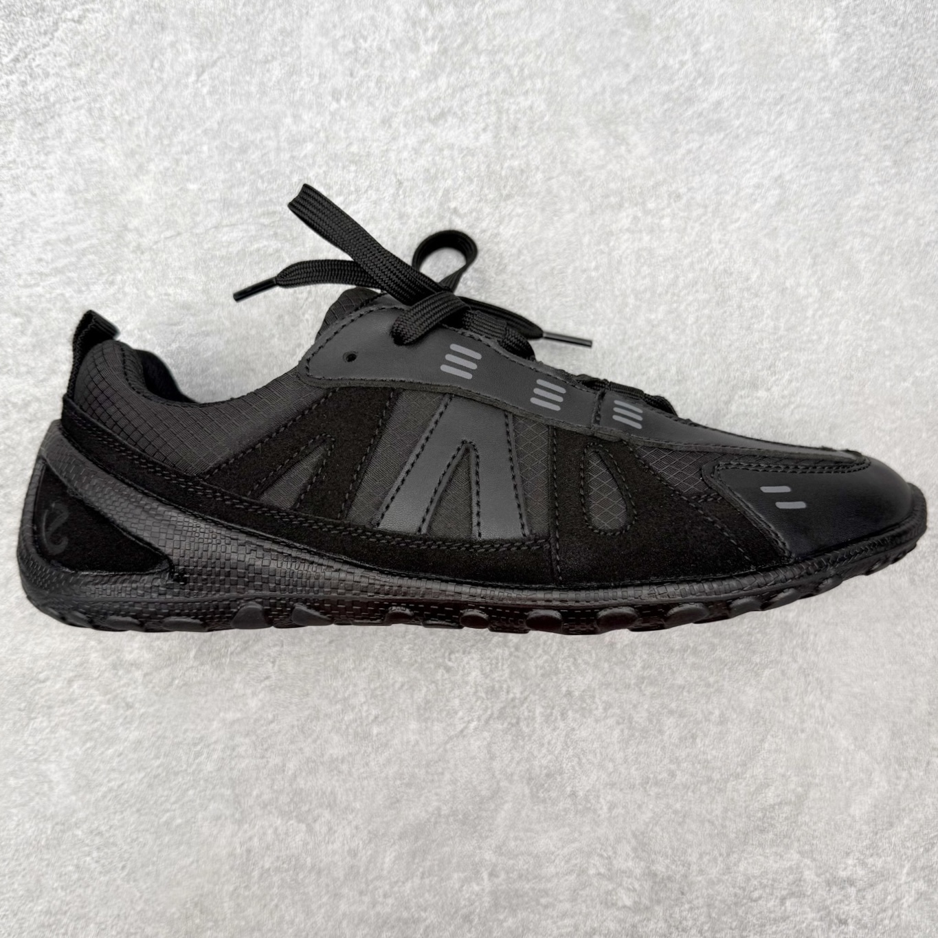 ecco爱步 BIOM LITE W 25秋舒适百搭时尚气质低帮生活休闲鞋 ECCO以三大核心特征为依托