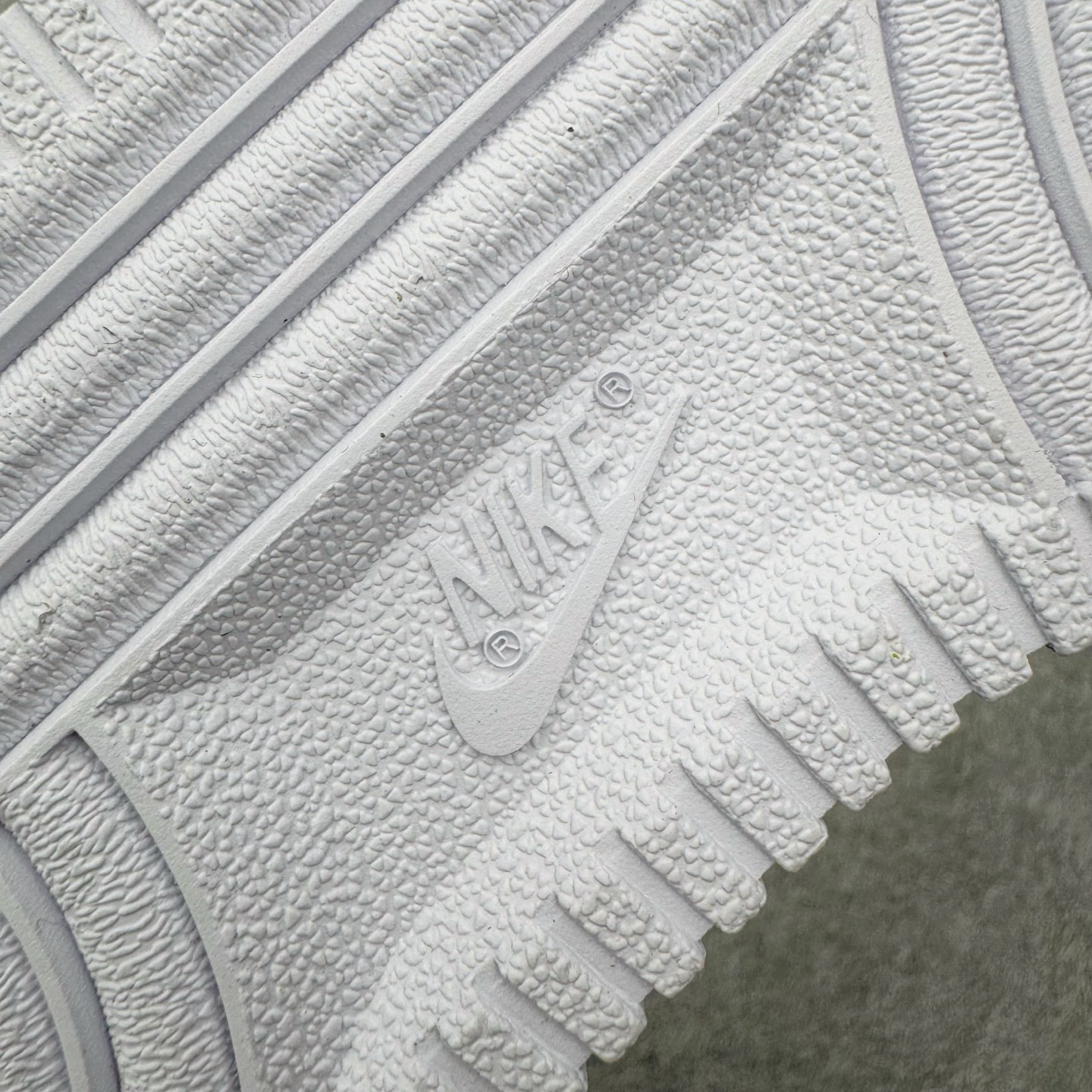 ＃专柜版 NK Air Force 1 Low '07 空军一号低帮经典板鞋 全白 CW2288-111