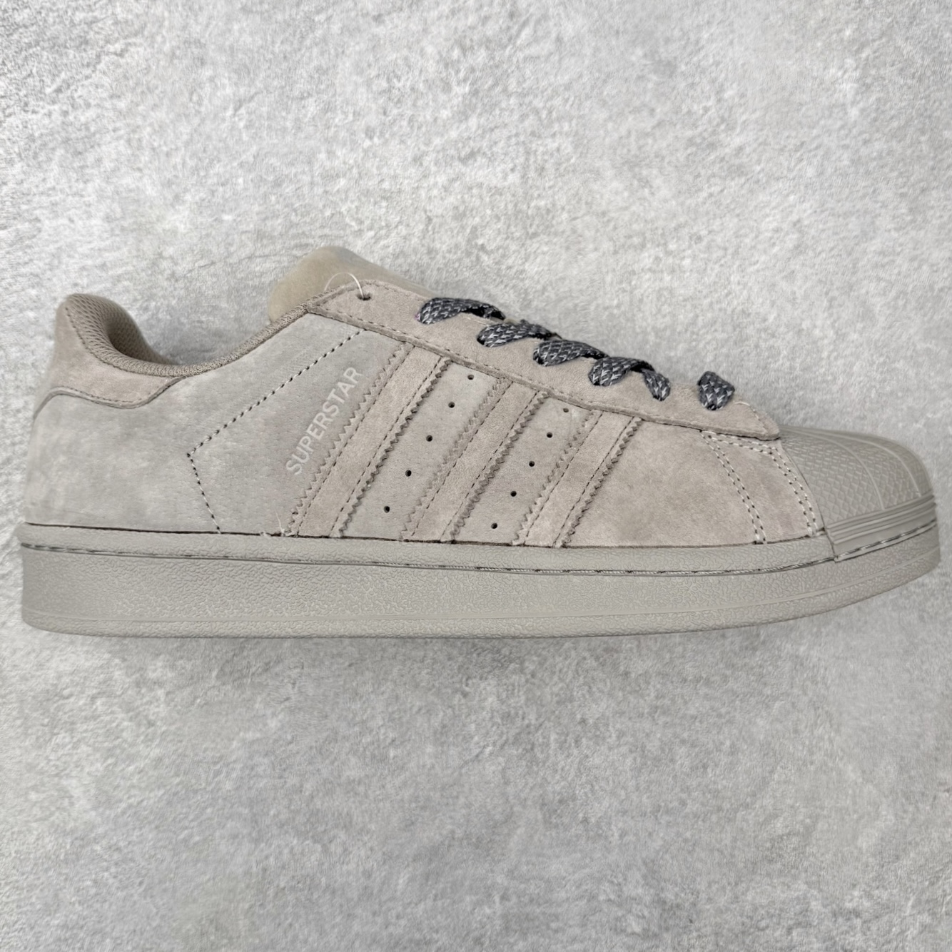 ＃HP虎扑清仓套现‼️AD Originals Superstar 经典复古贝壳头板鞋 圈内知名大厂出品