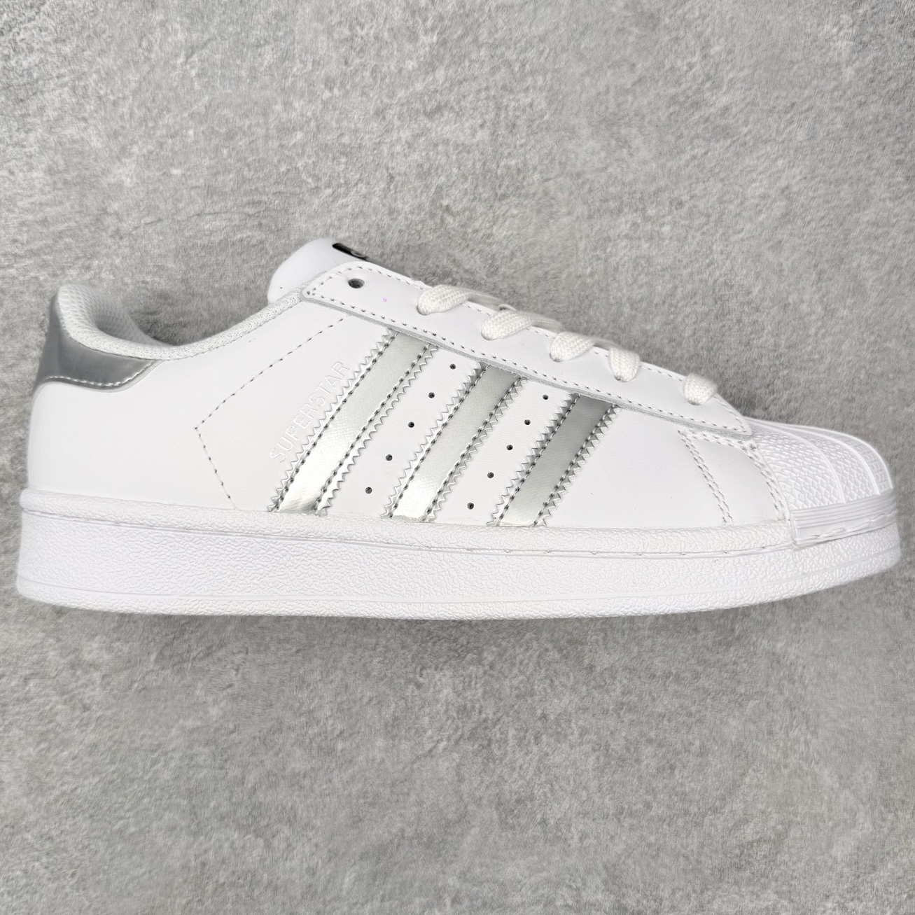 ＃HP虎扑清仓套现‼️AD Originals Superstar 经典复古贝壳头板鞋 圈内知名大厂出品