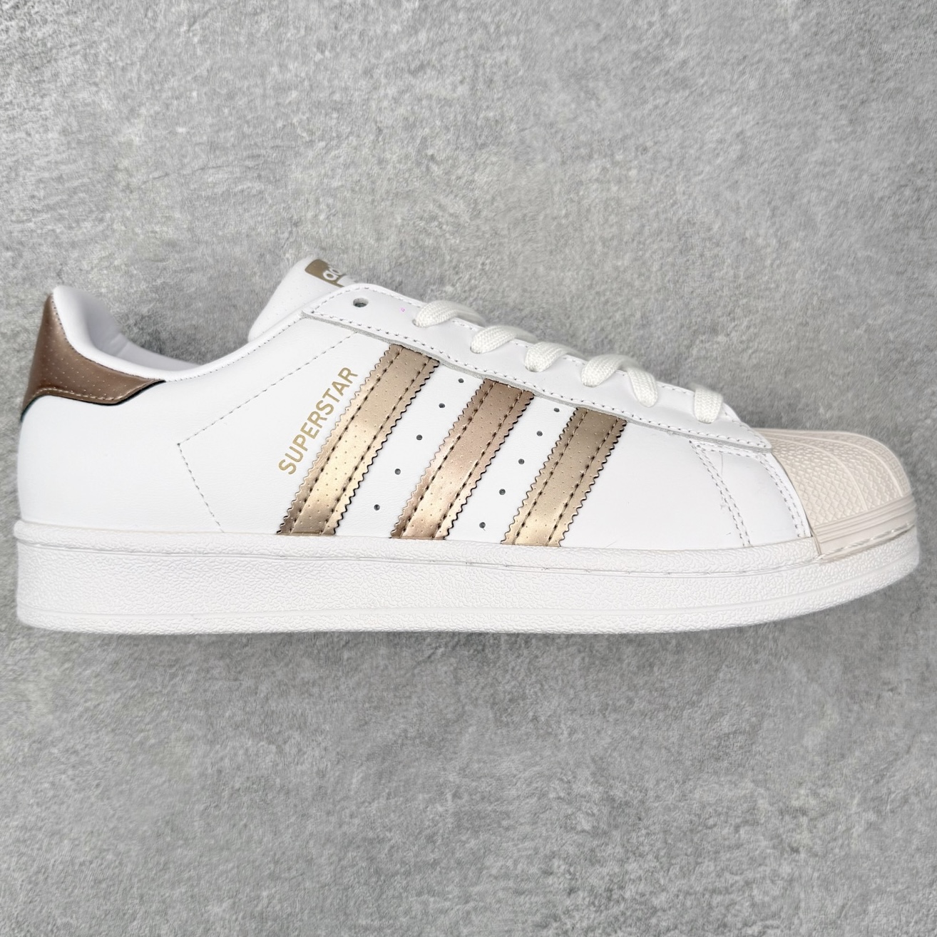 ＃HP虎扑清仓套现‼️AD Originals Superstar 经典复古贝壳头板鞋 圈内知名大厂出品