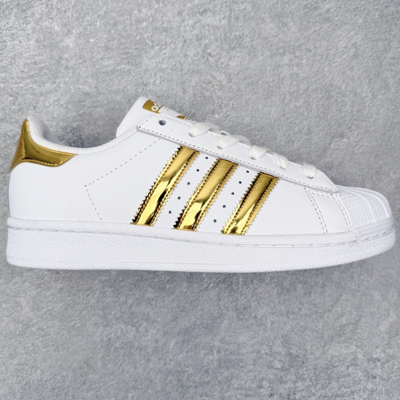 ＃HP虎扑清仓套现‼️AD Originals Superstar 经典复古贝壳头板鞋 圈内知名大厂出品