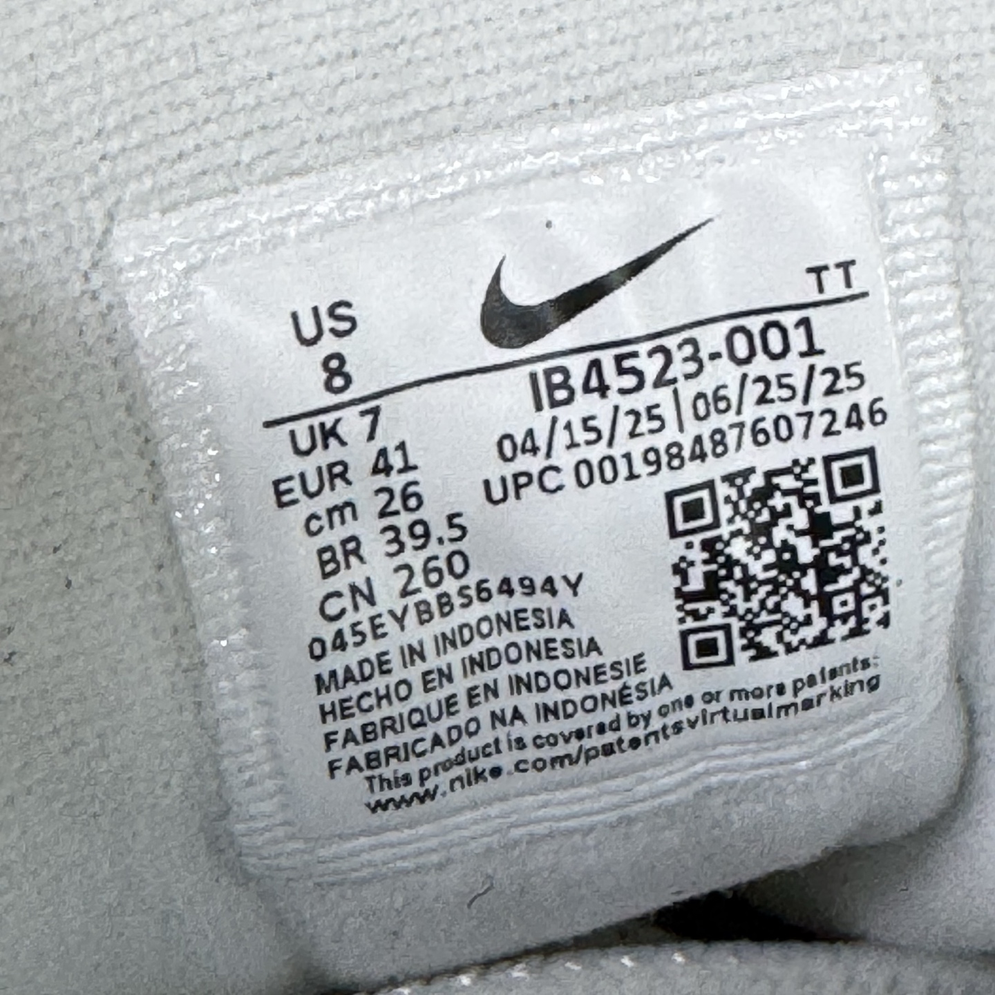 图片[17]-＃SF外贸特供 UNDEFEATED x NK Air Max 95 SP 伯明翰限定 联名灰蓝 IB4523-001 亲自操刀耗时半年开发 重金购买全套印尼原厂纸板楦头开发 2025官方主推系列 致敬诞生30周年的传奇鞋型 Air Max 95 系列再度重磅复刻归来 以全新配色续写光辉历史 更以现代手法重塑经典 将复古风格与前沿科技完美融合 一比一鞋头弧度高度鞋身弧度 东莞原厂模具大底 一码一模 原厂高韧性Tpu 独家供应35.5 45.5 48.5 49.5 50.5 原厂特供同批次皮料与Zp零色差 原厂特供内外标均可过绿X扫描认证 独家原装Big Bubble气垫 气垫体积更大 提供更强的缓震性能和回弹性 进口玻璃冲刀皮料裁剪零毛边 电脑针车工艺 鞋面不留荧光细节 平台可冲 超高鞋面清洁度 最高QC检验标准 控制溢胶瑕疵 每一双都是工艺品 实拍调校N版已经零色差零失真 百分百还原实物色彩所见即所得 不存在货不对板色差等低级问题 选购参考实物拍摄 不混卖不参货 只用心做好货严格选品 承诺混一赔十 尺码：35.5 36 36.5 37.5 38 38.5 39 40 40.5 41 42 42.5 43 44 44.5 45 45.5 46 47.5 48.5 49.5 50.5-选品中心