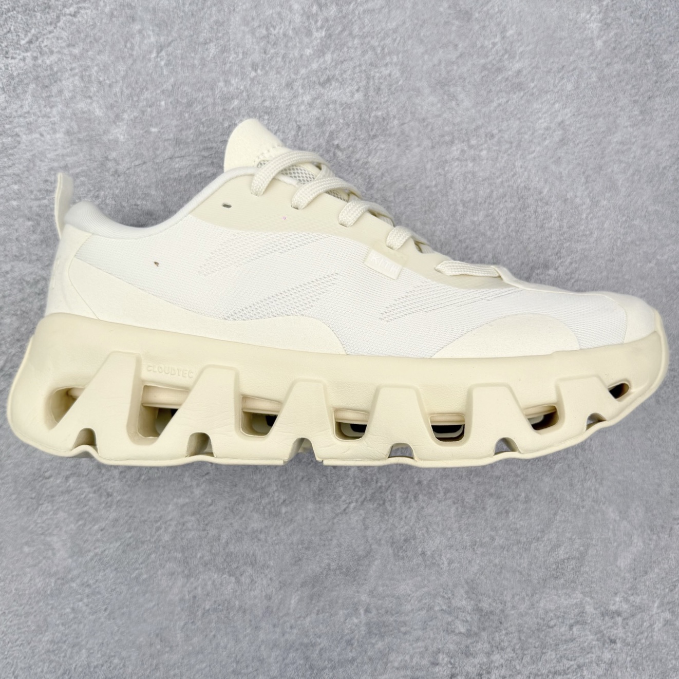 On x KITH K-Tech 1 昂跑舒适贴合透气跑步鞋 黑色四层组合大底 原数据开版这款联名跑鞋采