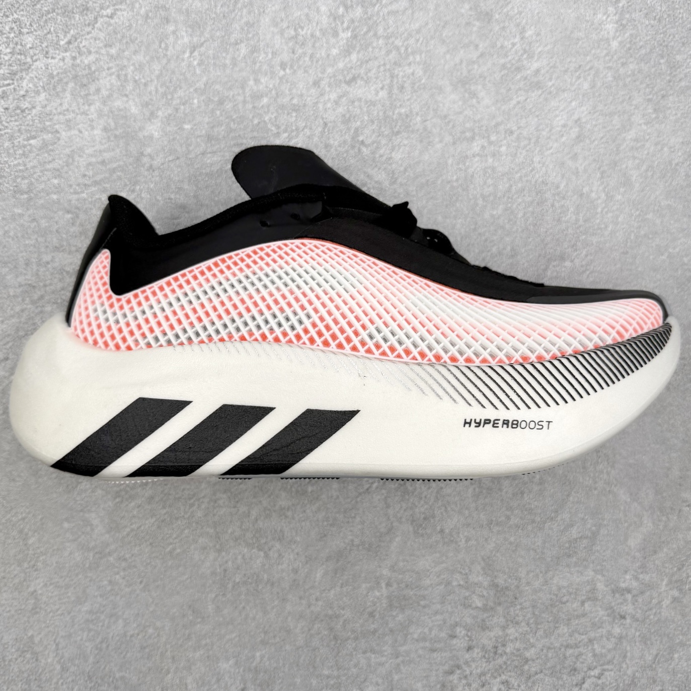 AD Hyperboost Edge 爆米花缓震舒适贴合跑步鞋 在 BOOST 之前冠以了 “HYPER