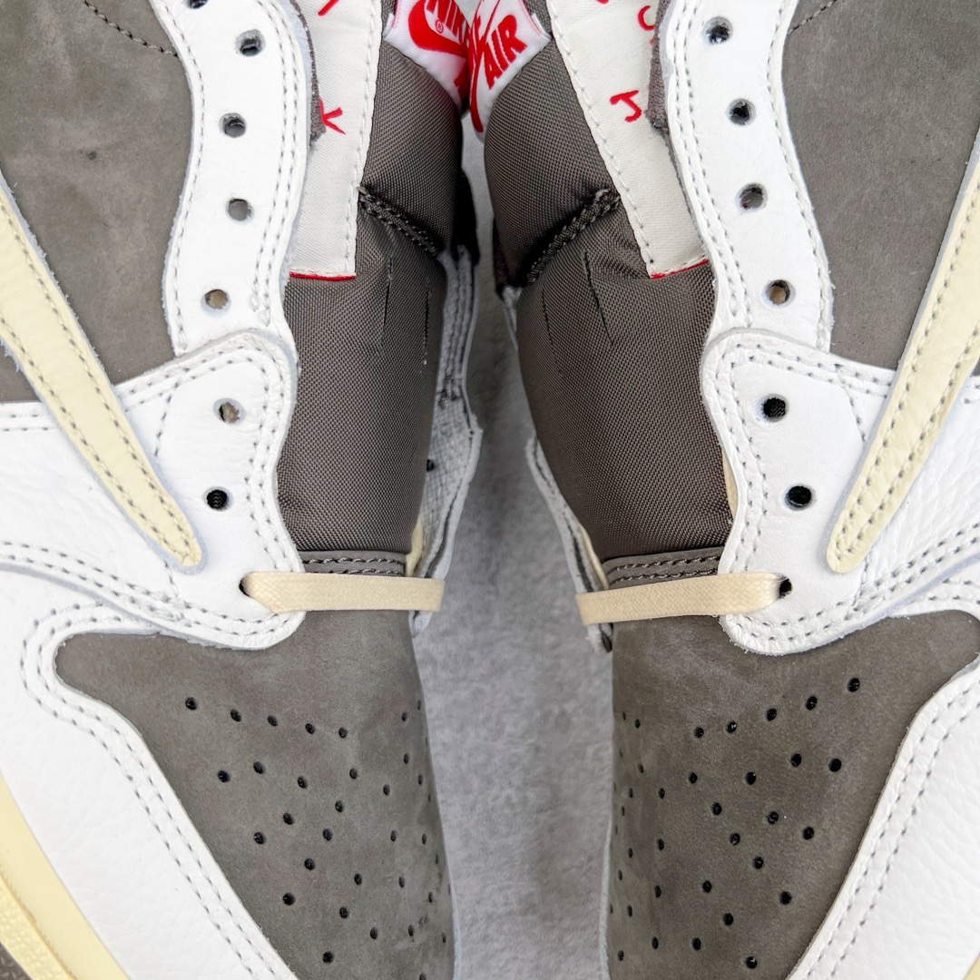 ＃ Travis Scott x Air Jordan AJ1 Low OG SP TS联名白棕倒钩低帮