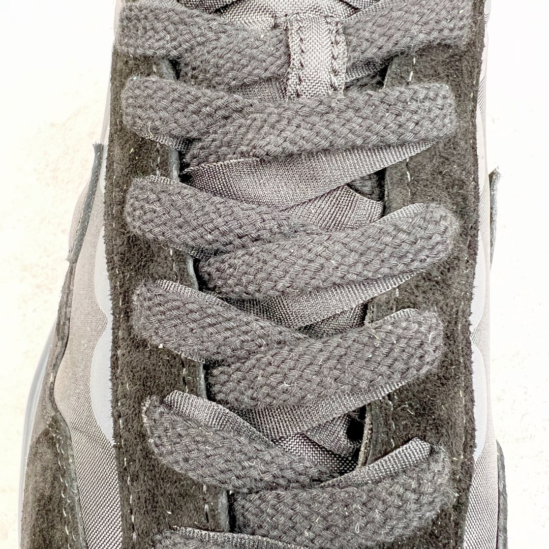 图片[15]-＃LJ渠道版 Sacai x NK VaporWaffle 联名款华夫3.0潮流休闲增高运动鞋 黑生胶配色 DD1875-001 毫无疑问圈内最强 高端零售首选 真正的匠心工艺 复刻圈巅峰产物 独家原厂航空铝磨具打造 五层分离组合底 全套原楦原纸版原鞋开模校对 全网最具灵魂的版型 原厂特供皮料卡色质感均保持原鞋一致 原装油墨Logo手工描漆 原装大底米色部分外尖内方 大底开口上翘弧度 后跟开口弧度高度原鞋一致 全鞋电脑针车 原厂鞋舌织唛标 原盒原配 中文合格证质保卡 尺码：36 36.5 37.5 38 38.5 39 40 40.5 41 42 42.5 43 44 44.5 45 46-选品中心