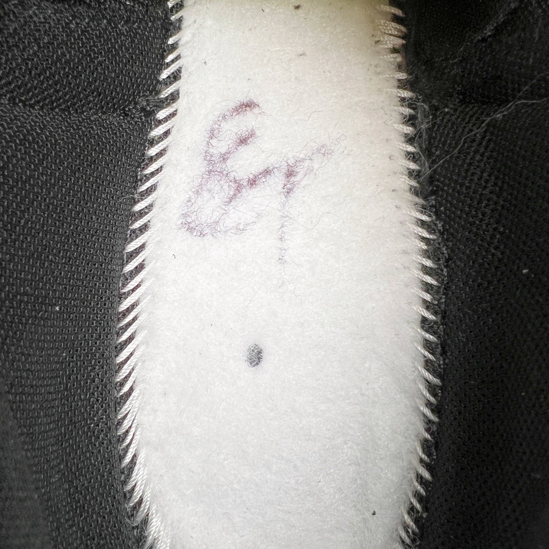 图片[18]-＃LJ渠道版 Sacai x NK VaporWaffle 联名款华夫3.0潮流休闲增高运动鞋 黑生胶配色 DD1875-001 毫无疑问圈内最强 高端零售首选 真正的匠心工艺 复刻圈巅峰产物 独家原厂航空铝磨具打造 五层分离组合底 全套原楦原纸版原鞋开模校对 全网最具灵魂的版型 原厂特供皮料卡色质感均保持原鞋一致 原装油墨Logo手工描漆 原装大底米色部分外尖内方 大底开口上翘弧度 后跟开口弧度高度原鞋一致 全鞋电脑针车 原厂鞋舌织唛标 原盒原配 中文合格证质保卡 尺码：36 36.5 37.5 38 38.5 39 40 40.5 41 42 42.5 43 44 44.5 45 46-选品中心